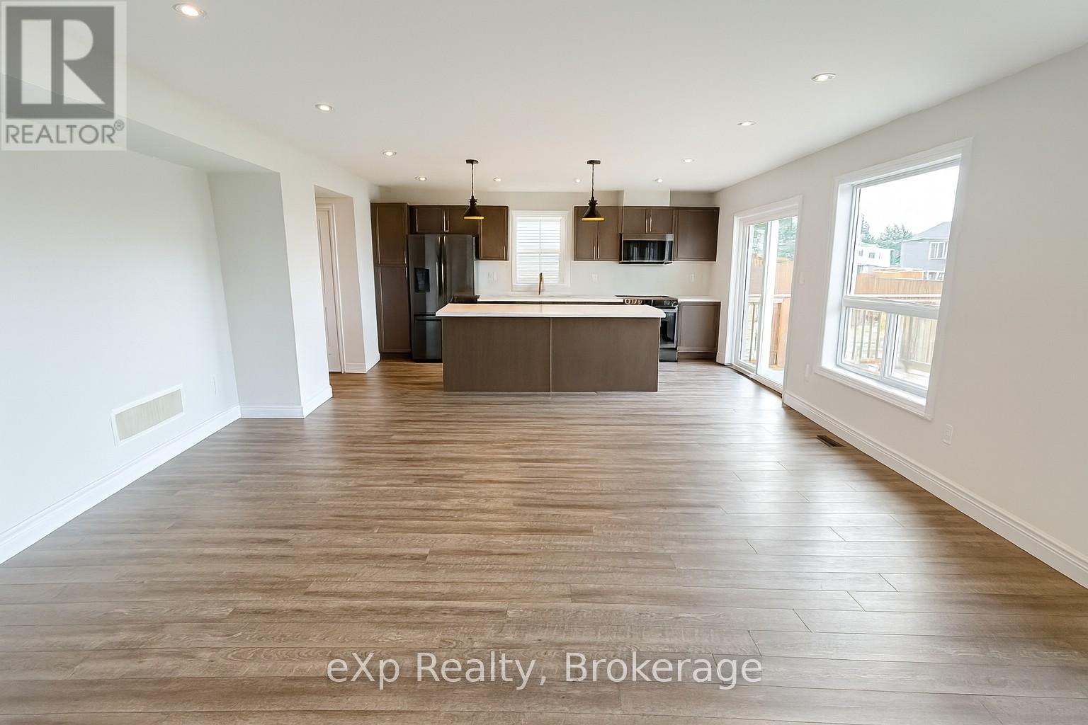 50 Quinn Forest Drive, Bracebridge, Ontario  P1L 1W9 - Photo 12 - X12455957