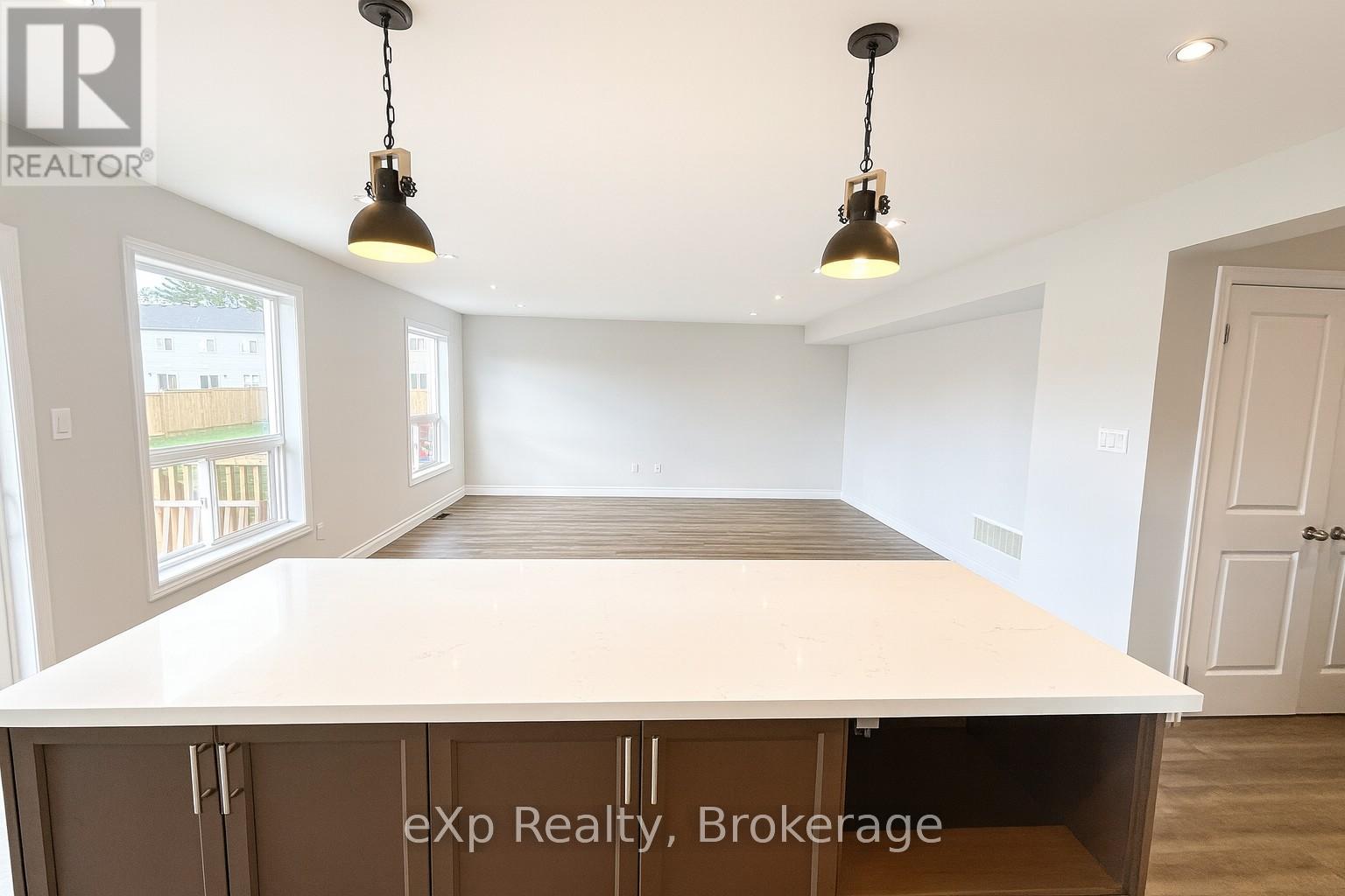 50 Quinn Forest Drive, Bracebridge, Ontario  P1L 1W9 - Photo 10 - X12455957