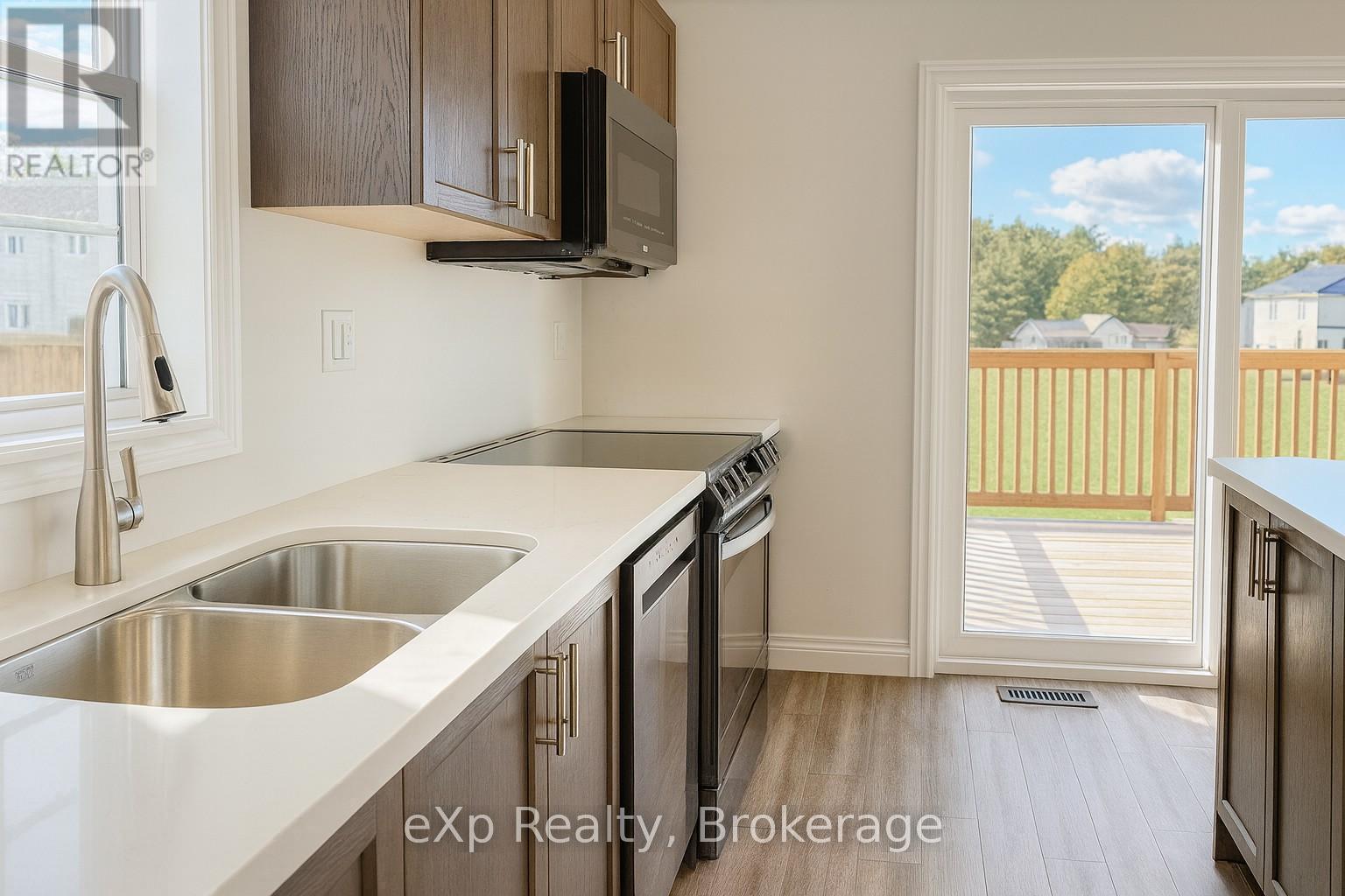 50 Quinn Forest Drive, Bracebridge, Ontario  P1L 1W9 - Photo 4 - X12455957