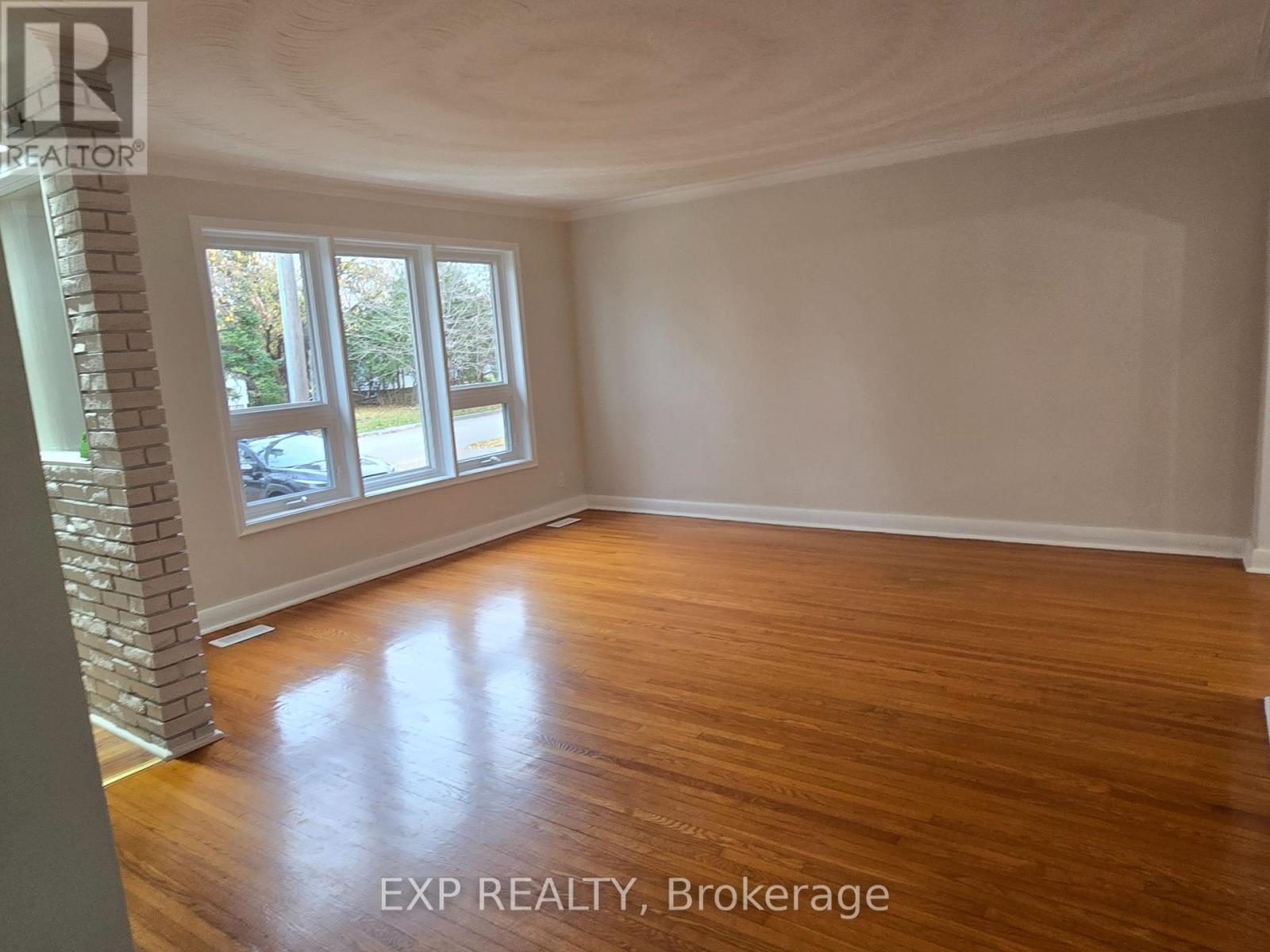 24 Fulham Street, Toronto, Ontario  M1S 2A4 - Photo 4 - E12641676