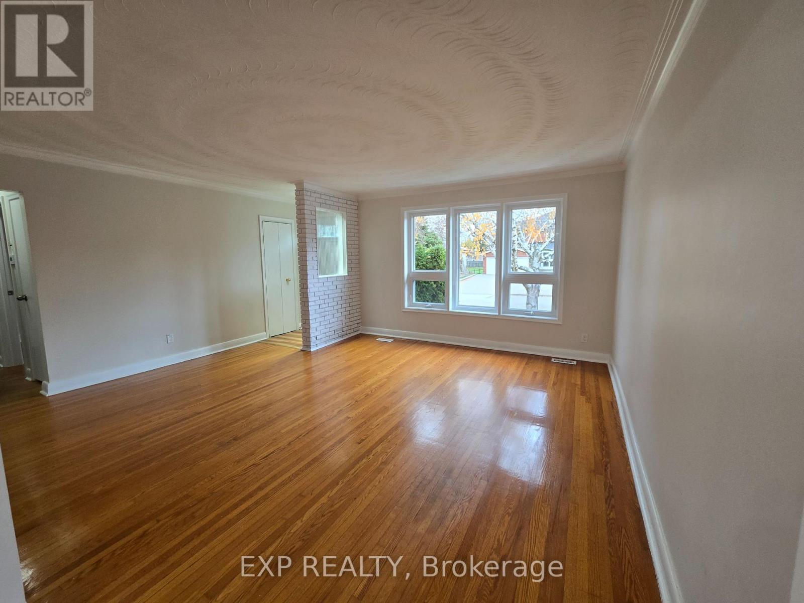 24 Fulham Street, Toronto, Ontario  M1S 2A4 - Photo 5 - E12641676