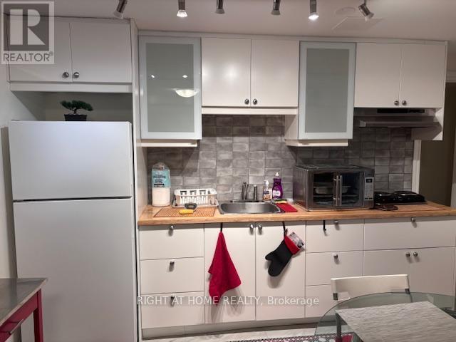 21 - 72 DUSAY PLACE, Toronto, Ontario