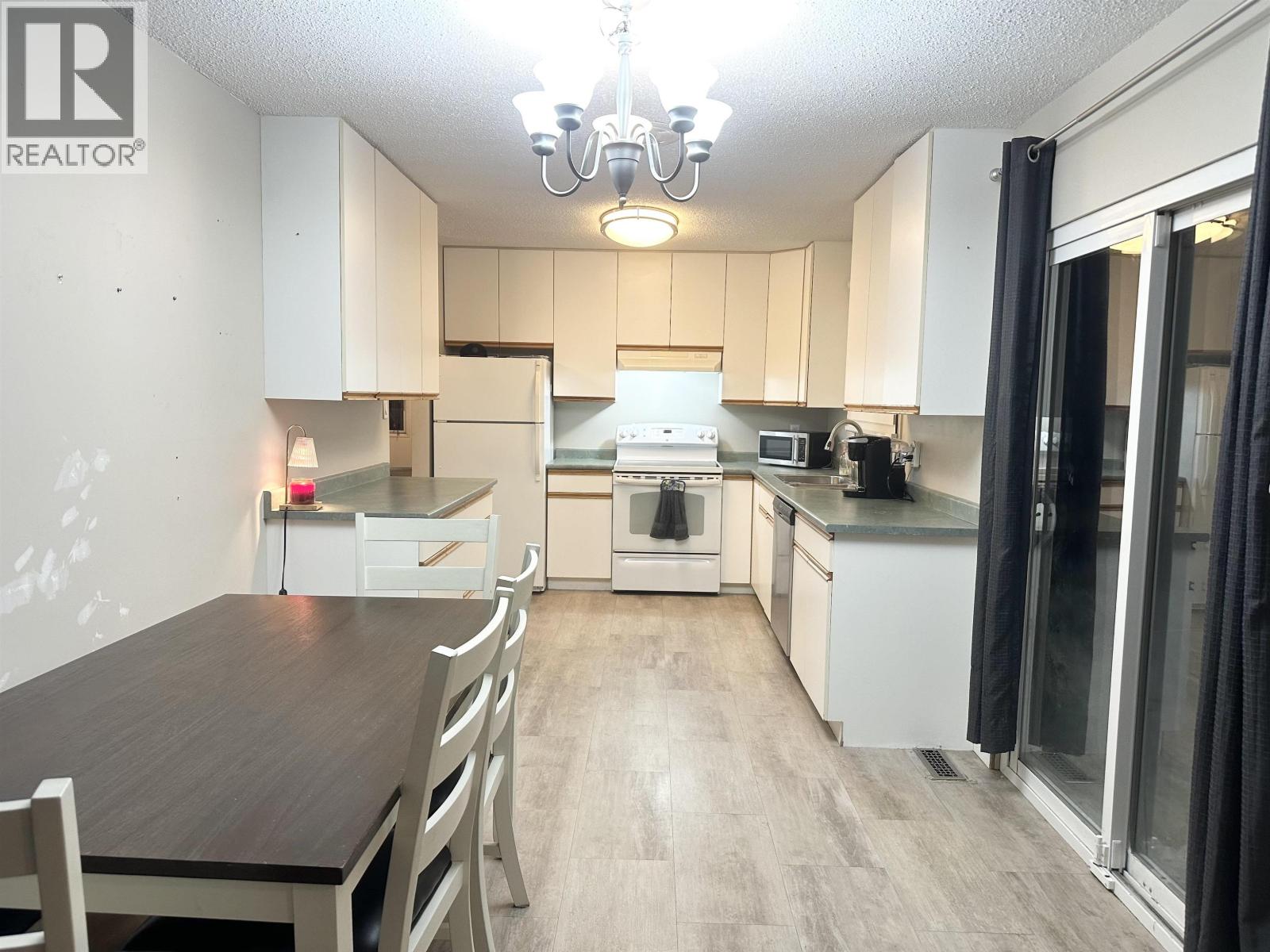 10708 104 Avenue, Fort St. John, British Columbia  V1J 2L3 - Photo 6 - R3074370