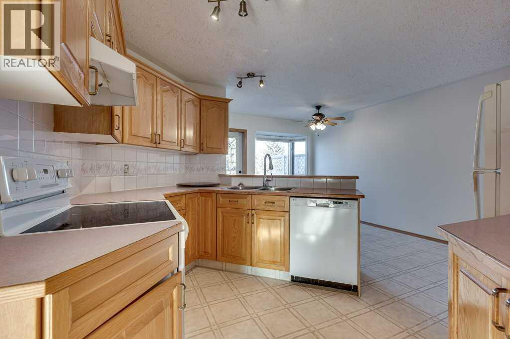 16 Lawrence Crescent, Red Deer, Alberta  T4R 2P2 - Photo 10 - A2272992