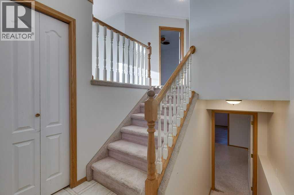 16 Lawrence Crescent, Red Deer, Alberta  T4R 2P2 - Photo 4 - A2272992