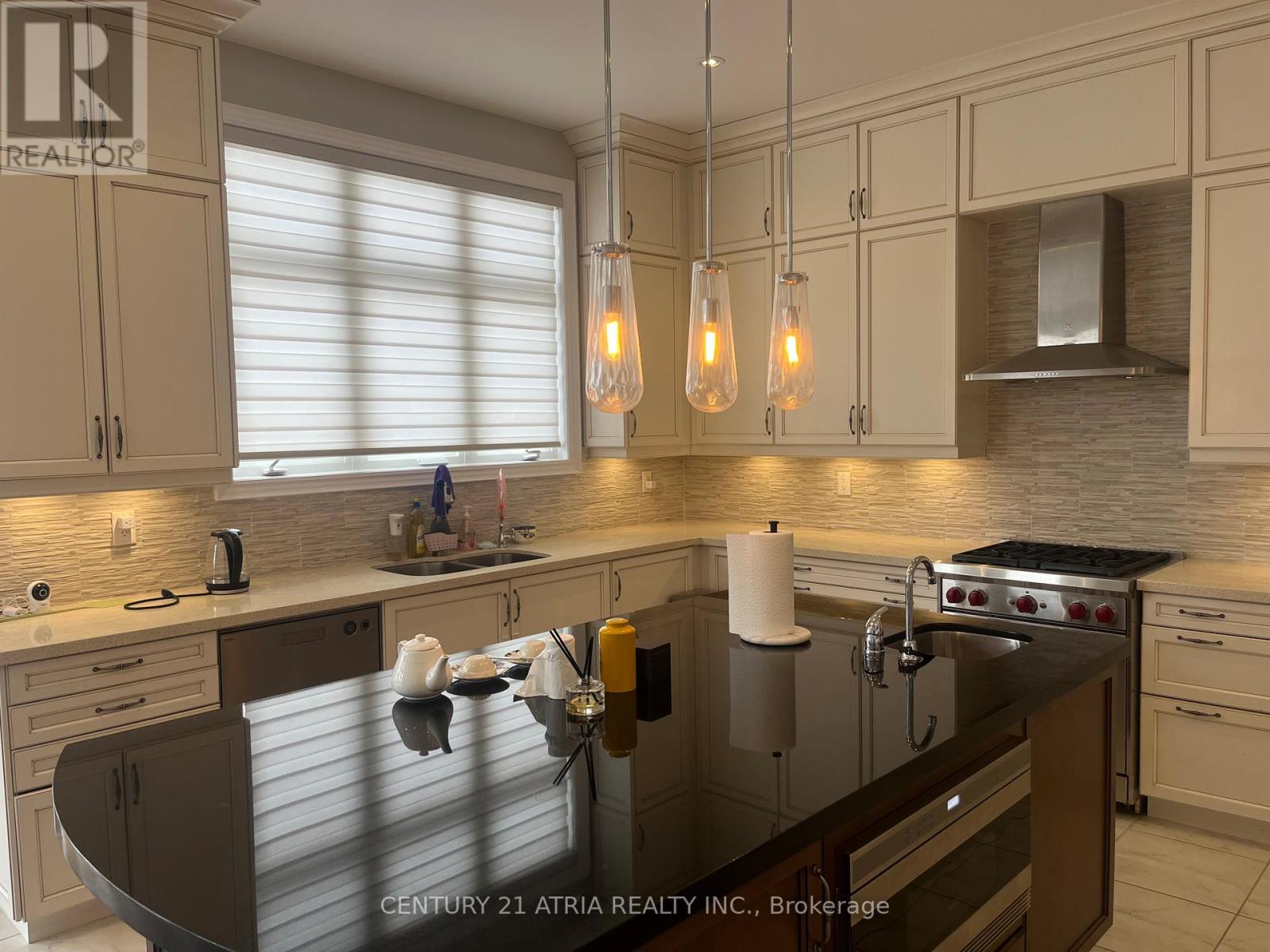 48 Stollery Pond Crescent, Markham, Ontario  L6C 0V1 - Photo 4 - N12641630