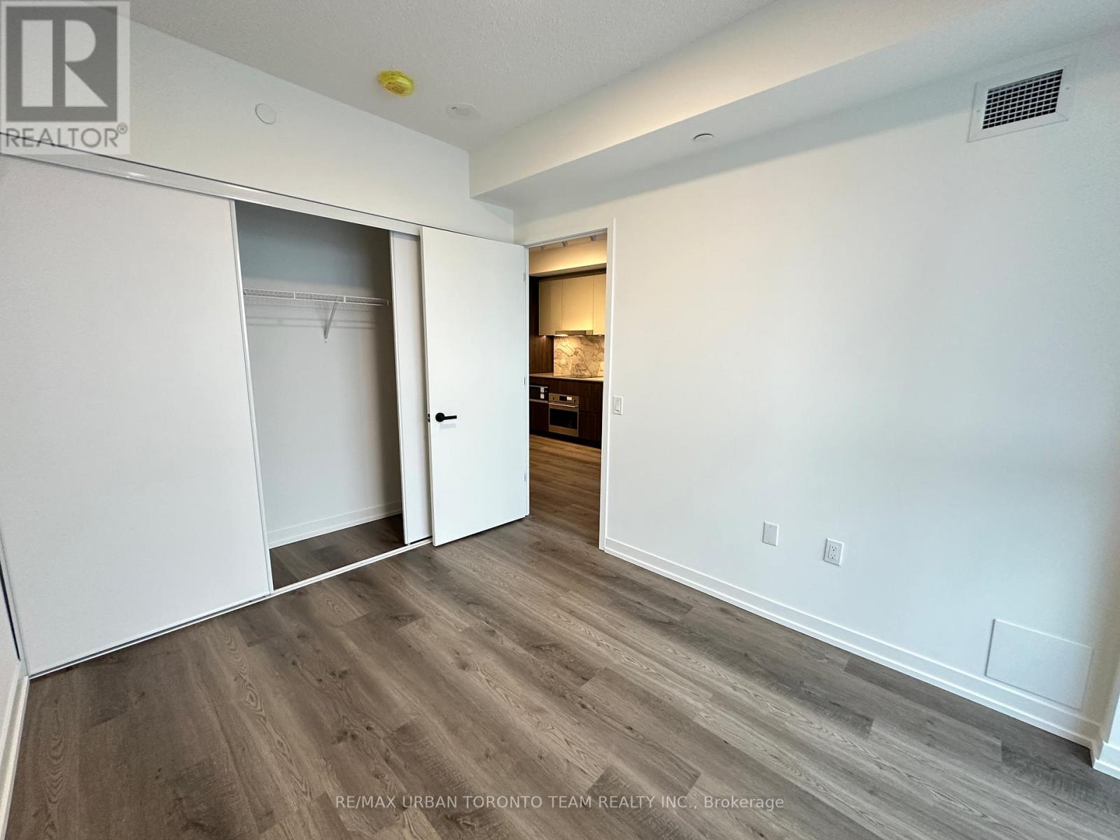 3011 - 8 Interchange Way, Vaughan, Ontario  L4K 5Z7 - Photo 6 - N12641640