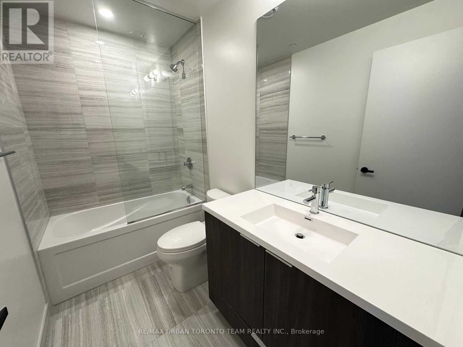 3011 - 8 Interchange Way, Vaughan, Ontario  L4K 5Z7 - Photo 8 - N12641640