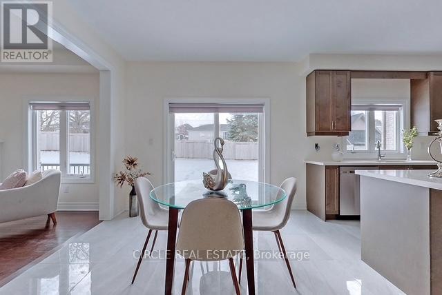 Upper Level - 213 Danny Wheeler Boulevard, Georgina, Ontario  L4P 0J8 - Photo 15 - N12641646