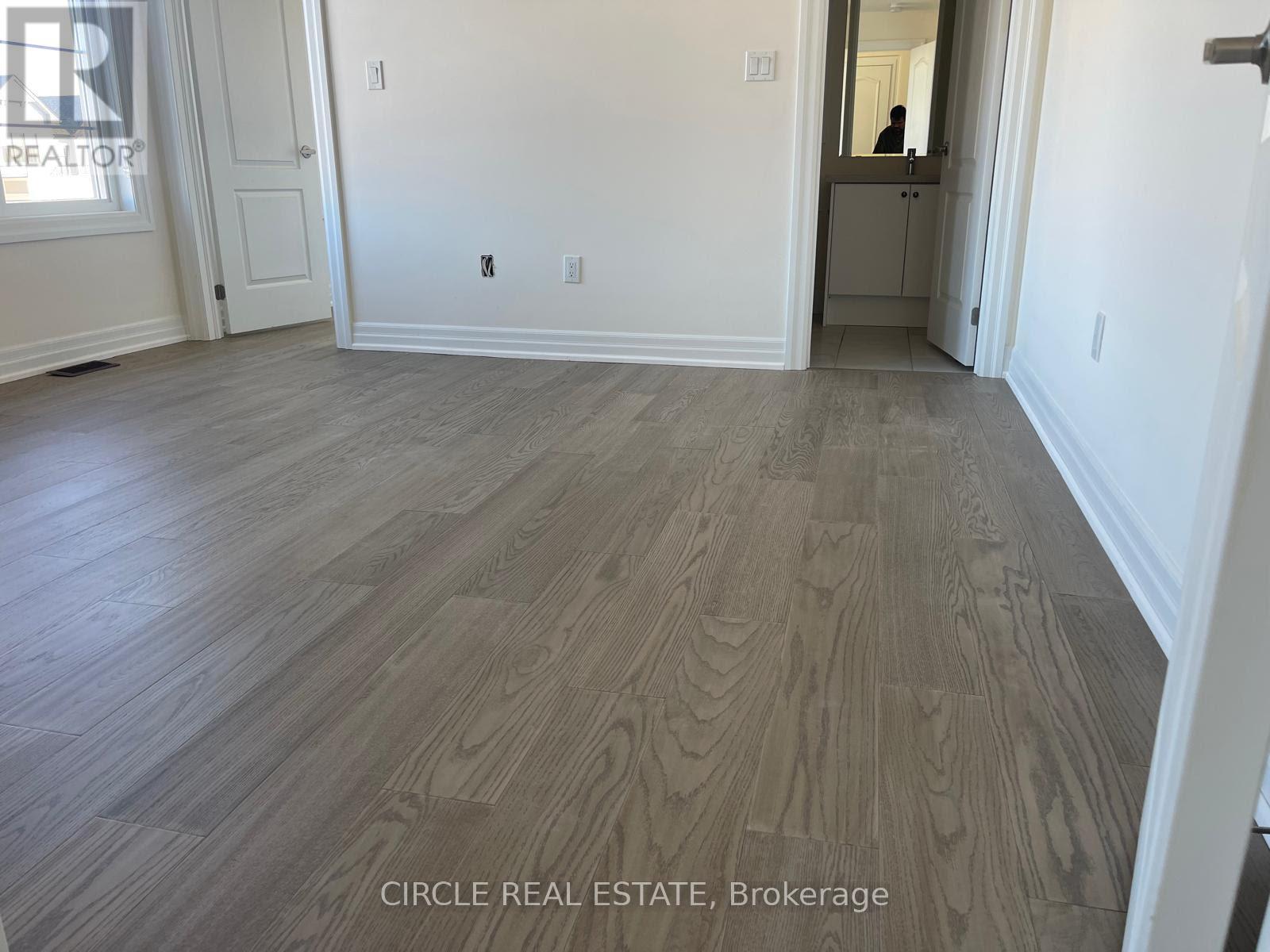 Upper Level - 213 Danny Wheeler Boulevard, Georgina, Ontario  L4P 0J8 - Photo 25 - N12641646