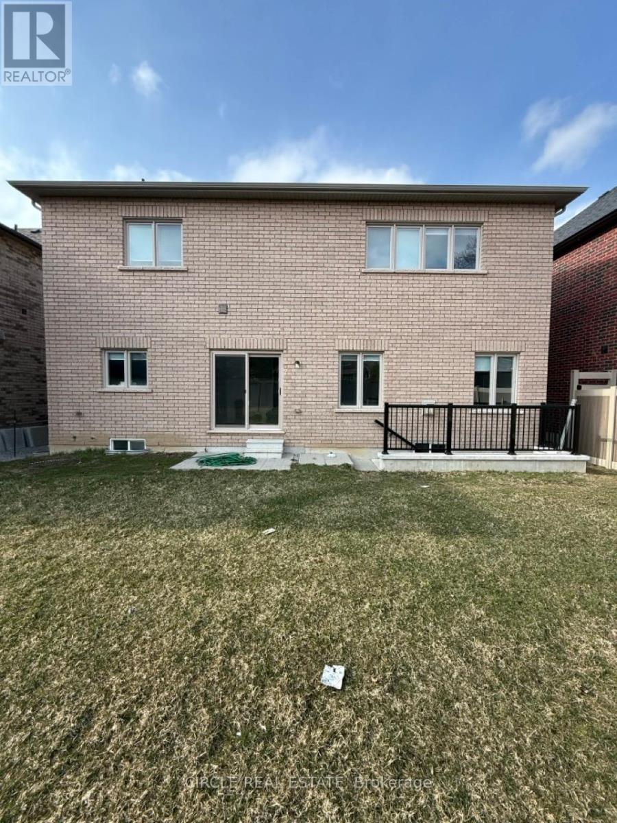 Upper Level - 213 Danny Wheeler Boulevard, Georgina, Ontario  L4P 0J8 - Photo 29 - N12641646