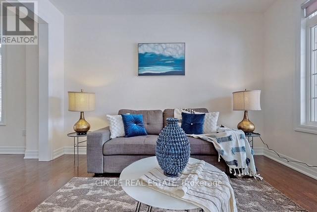 Upper Level - 213 Danny Wheeler Boulevard, Georgina, Ontario  L4P 0J8 - Photo 5 - N12641646