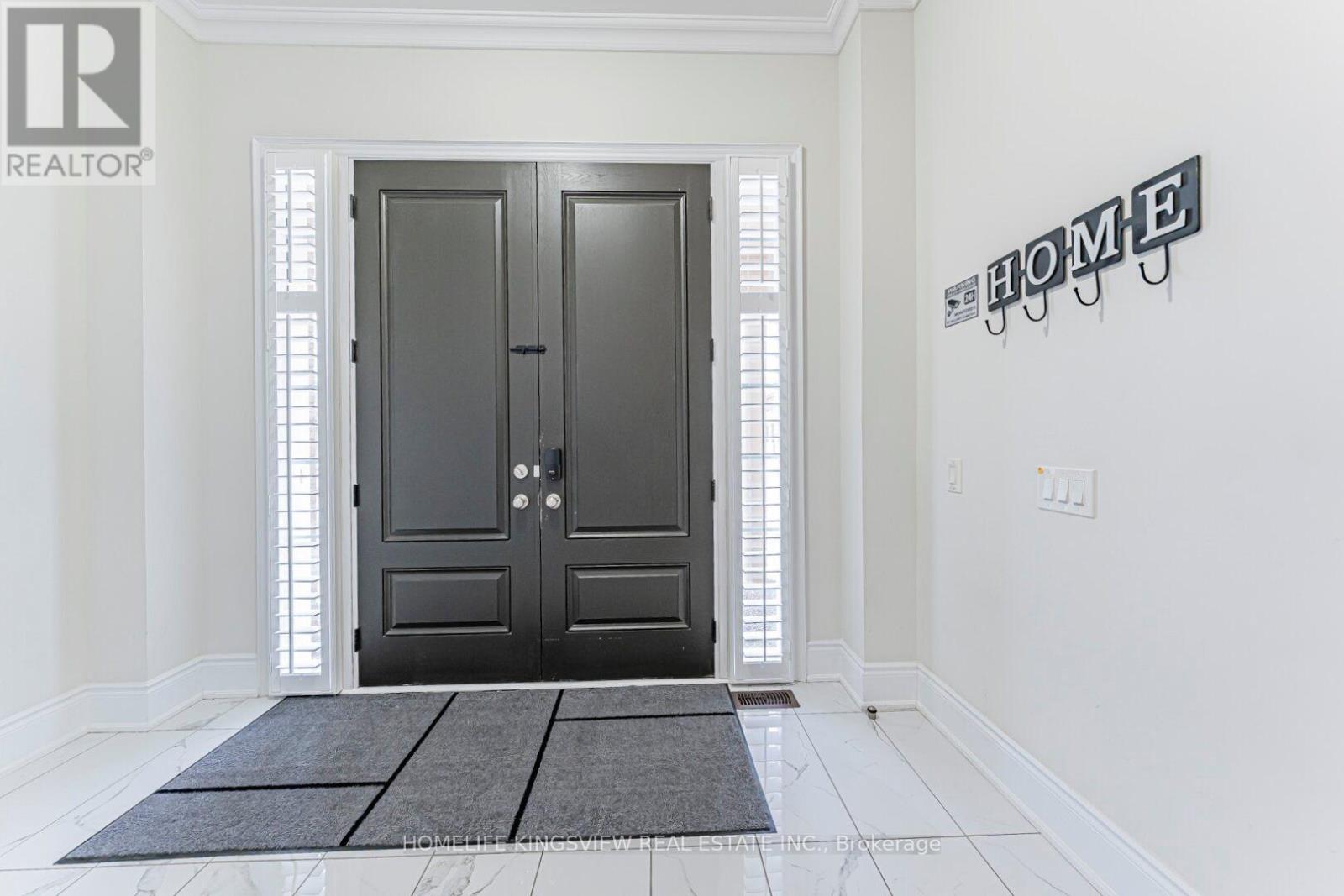 61 Ross Vennare Crescent, Vaughan, Ontario  L0J 1C0 - Photo 3 - N12641696