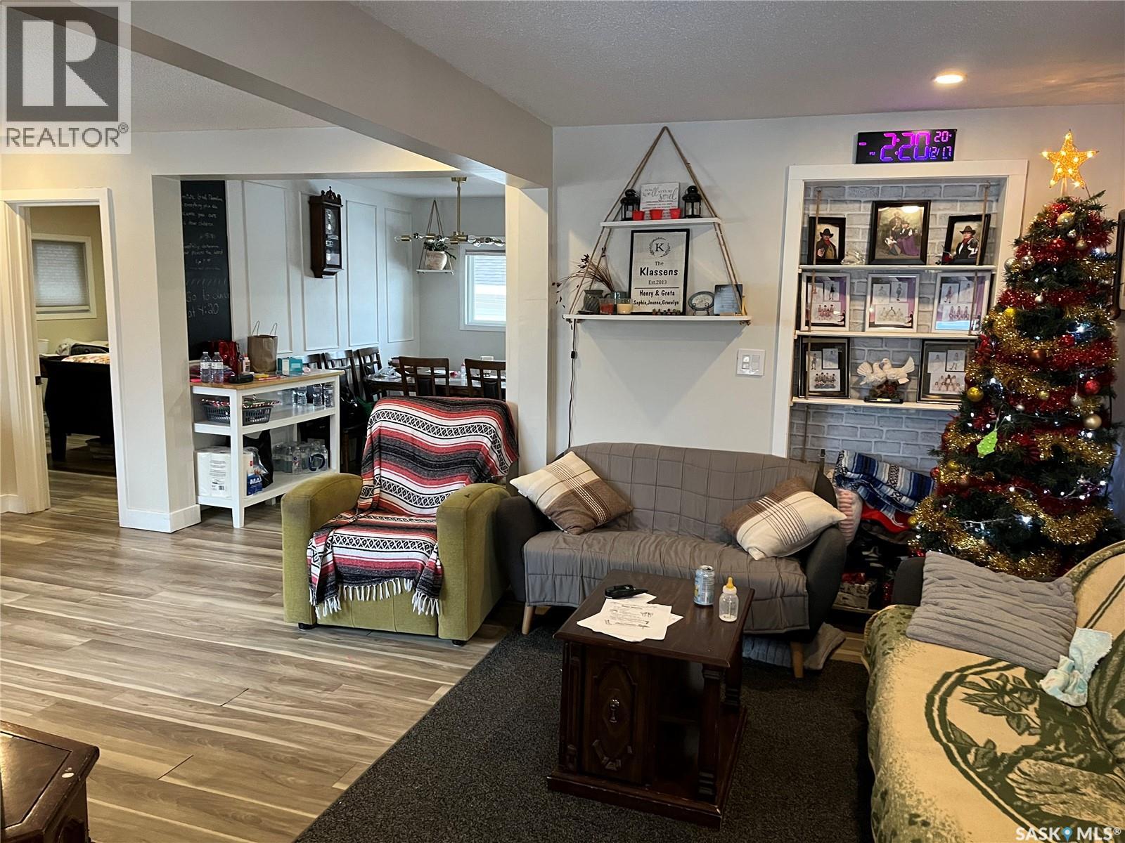 220 5th Avenue E, Gravelbourg, Saskatchewan  S0H 1X0 - Photo 3 - SK025781