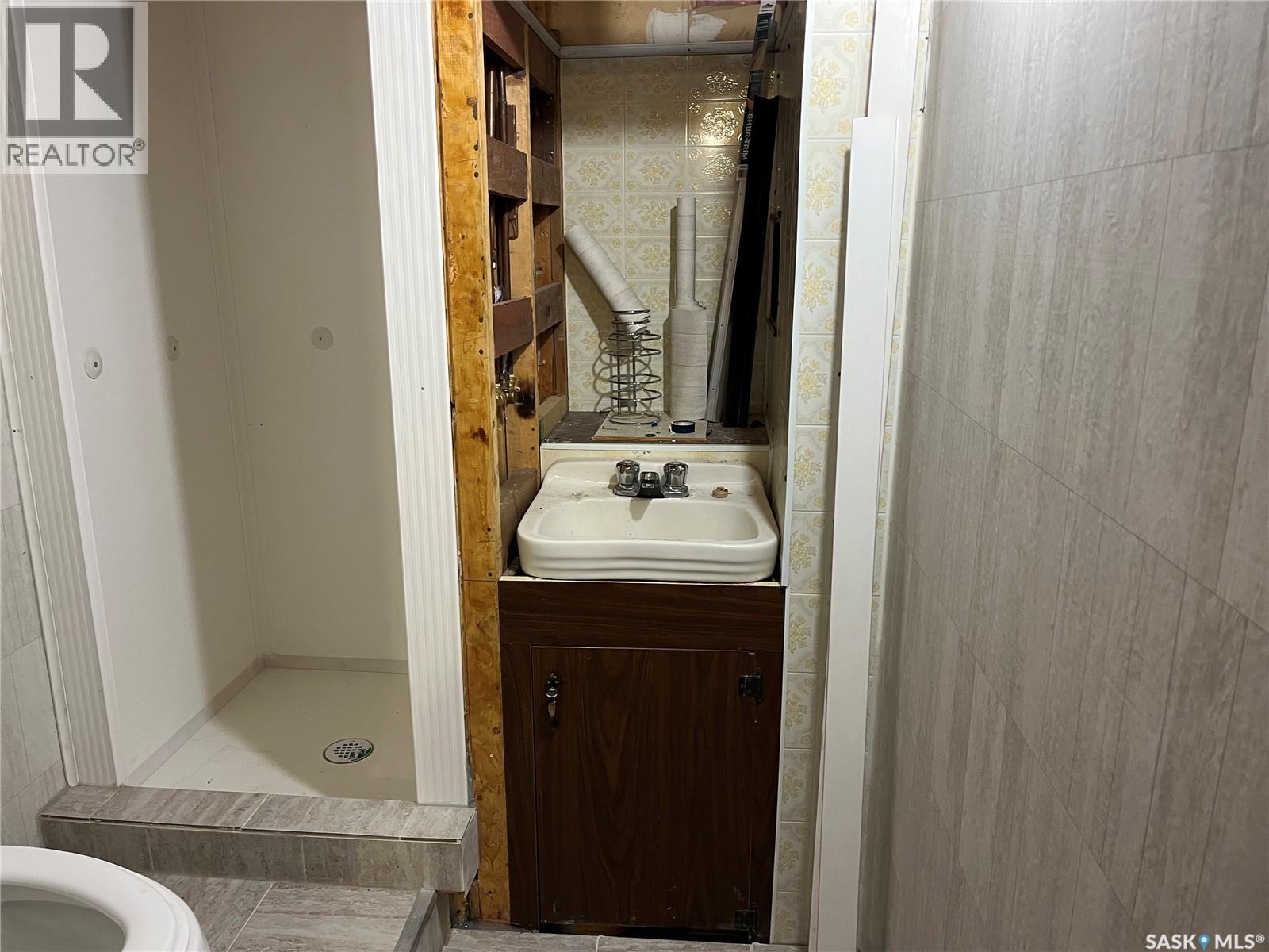 220 5th Avenue E, Gravelbourg, Saskatchewan  S0H 1X0 - Photo 30 - SK025781