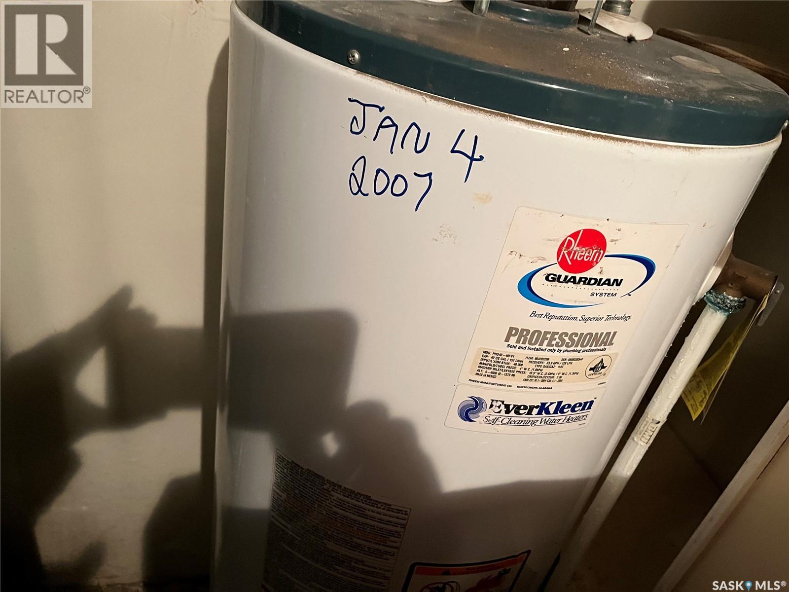 220 5th Avenue E, Gravelbourg, Saskatchewan  S0H 1X0 - Photo 32 - SK025781