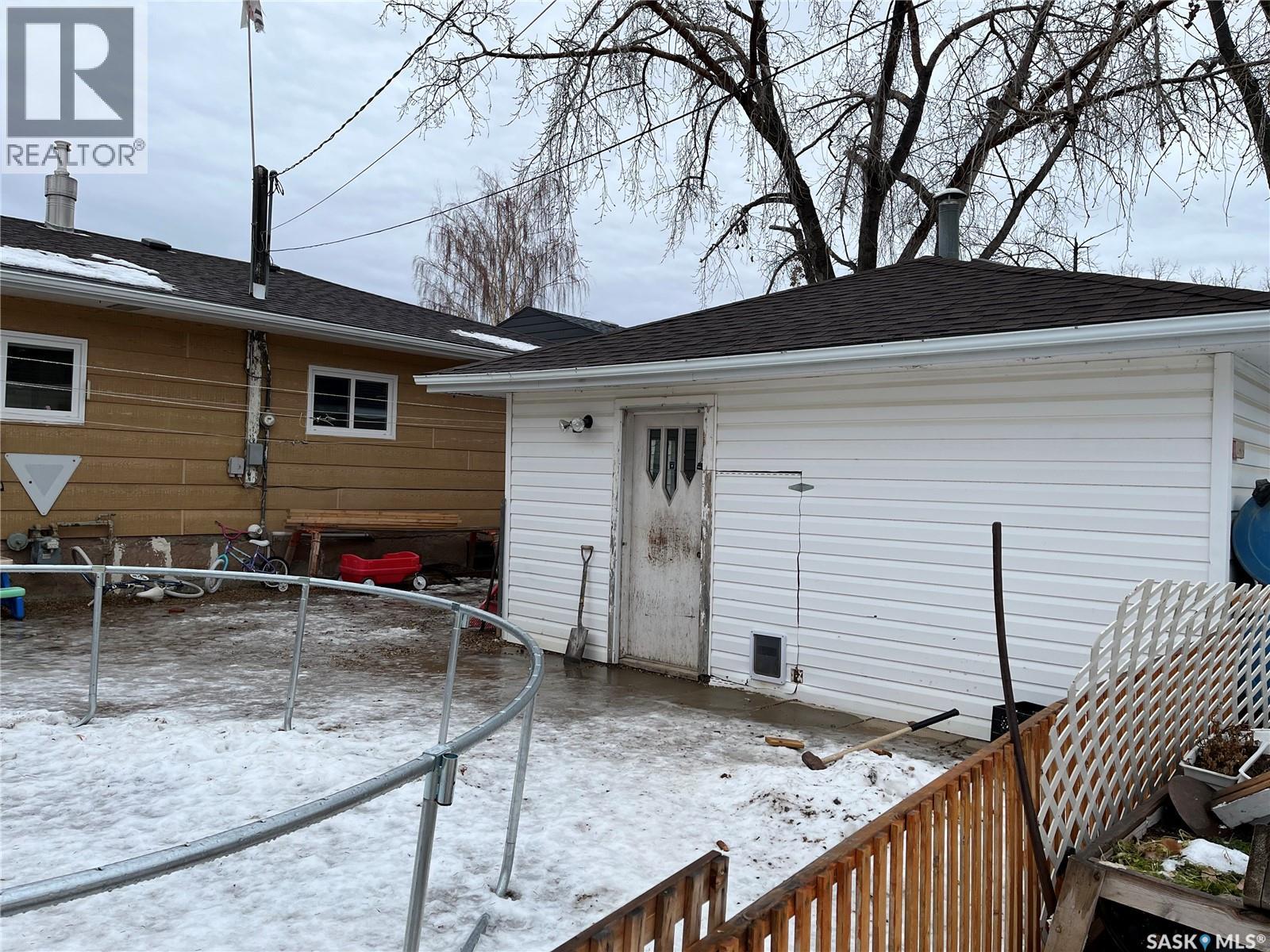 220 5th Avenue E, Gravelbourg, Saskatchewan  S0H 1X0 - Photo 36 - SK025781