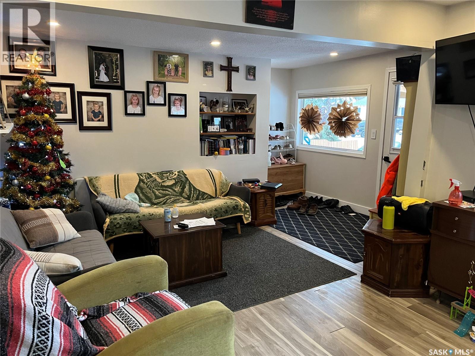 220 5th Avenue E, Gravelbourg, Saskatchewan  S0H 1X0 - Photo 4 - SK025781