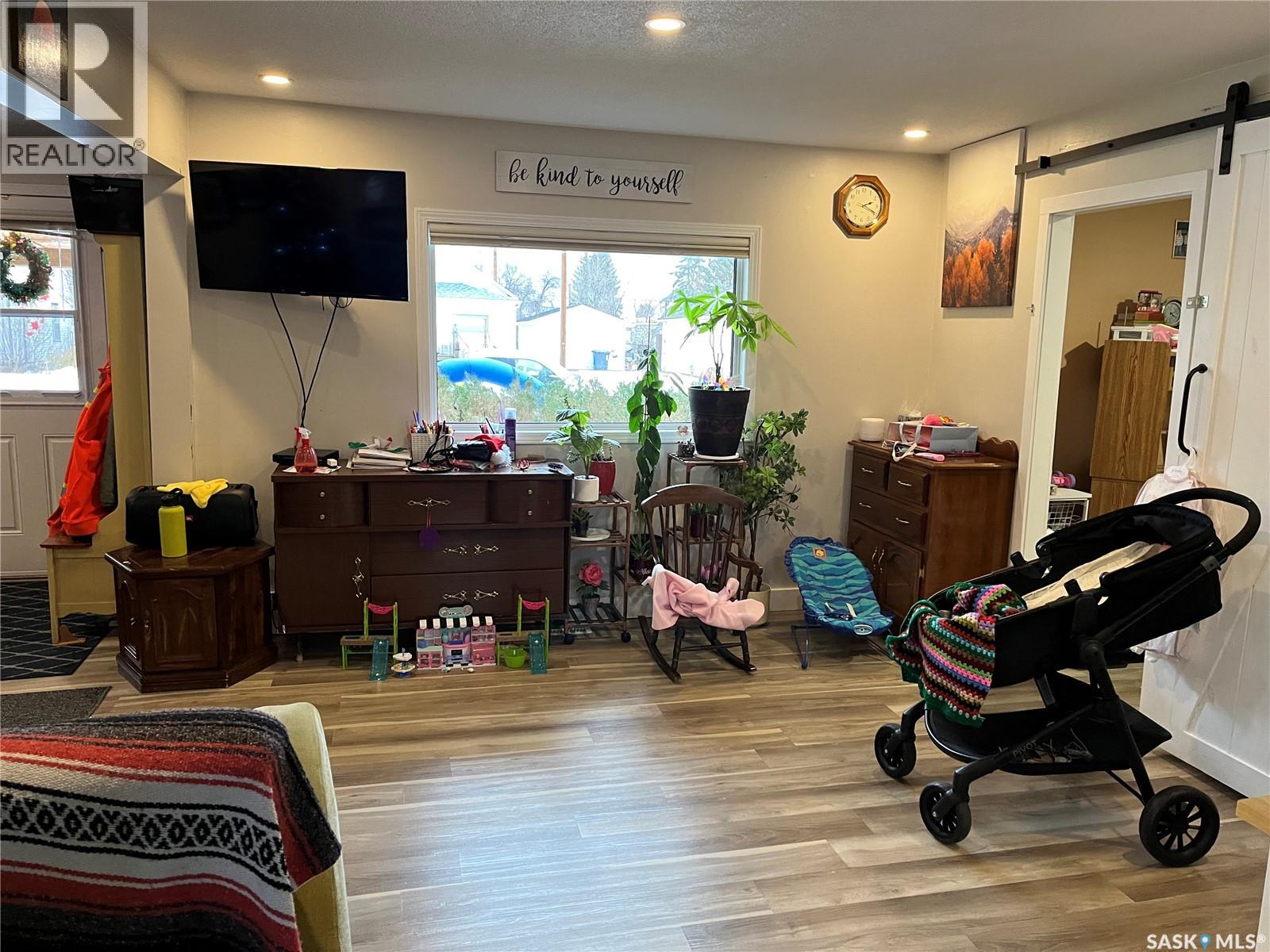 220 5th Avenue E, Gravelbourg, Saskatchewan  S0H 1X0 - Photo 5 - SK025781