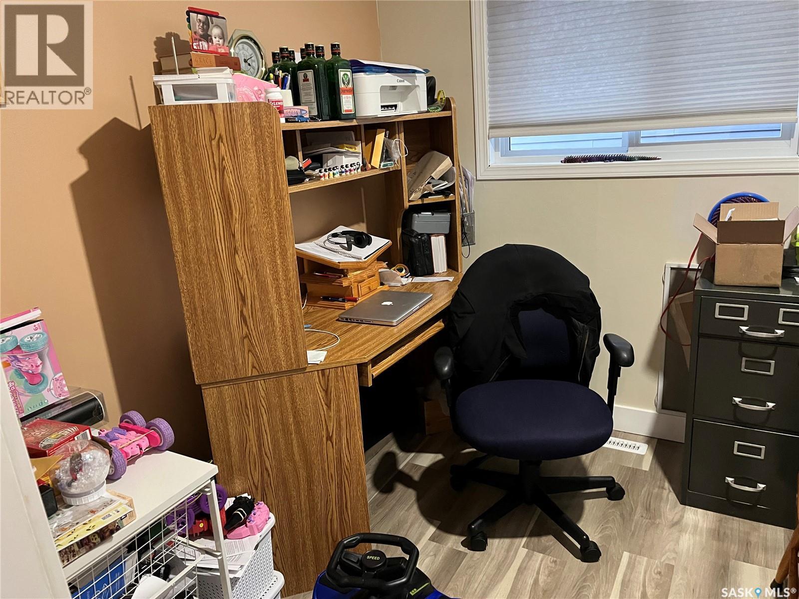 220 5th Avenue E, Gravelbourg, Saskatchewan  S0H 1X0 - Photo 7 - SK025781