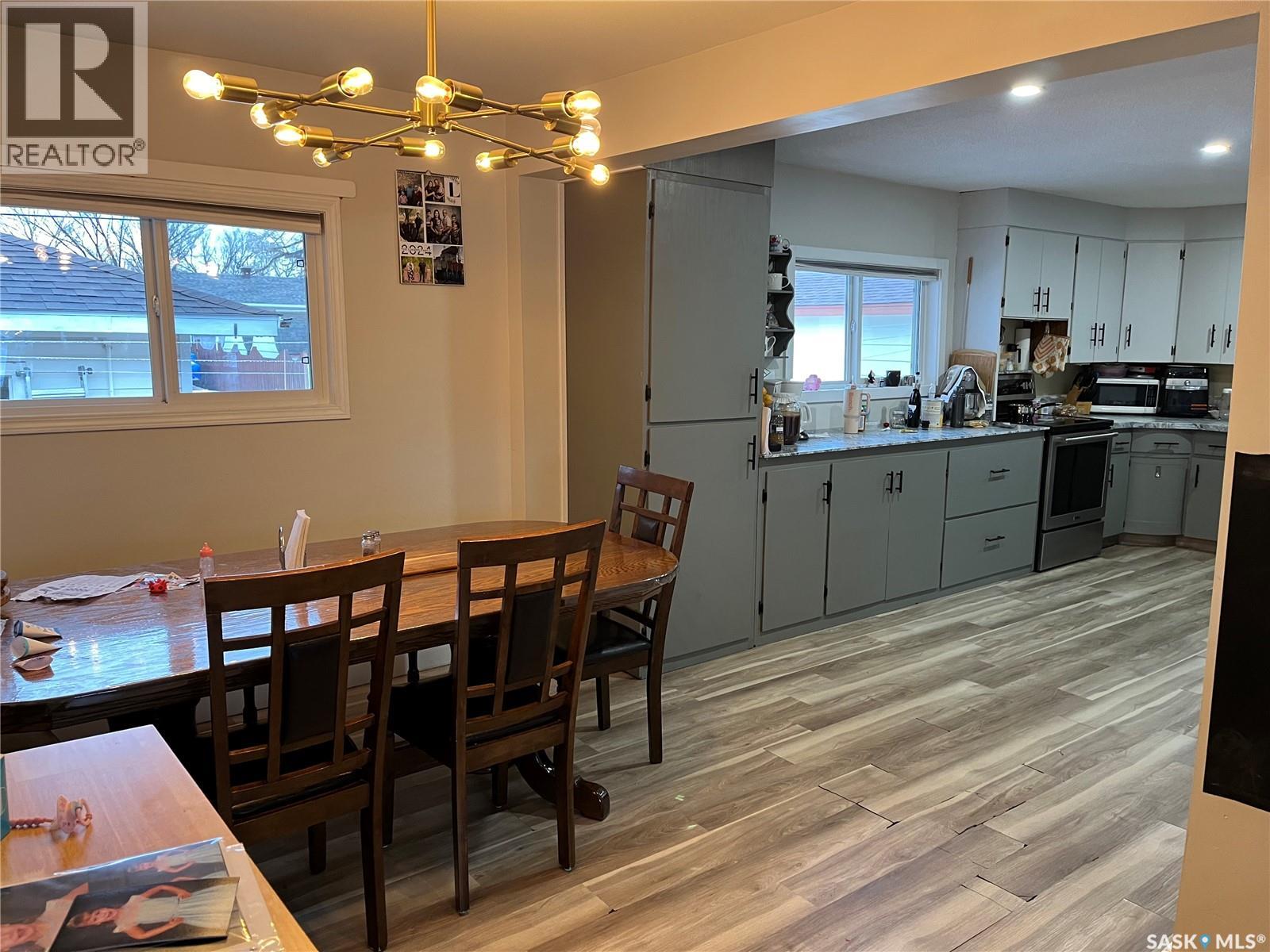 220 5th Avenue E, Gravelbourg, Saskatchewan  S0H 1X0 - Photo 9 - SK025781