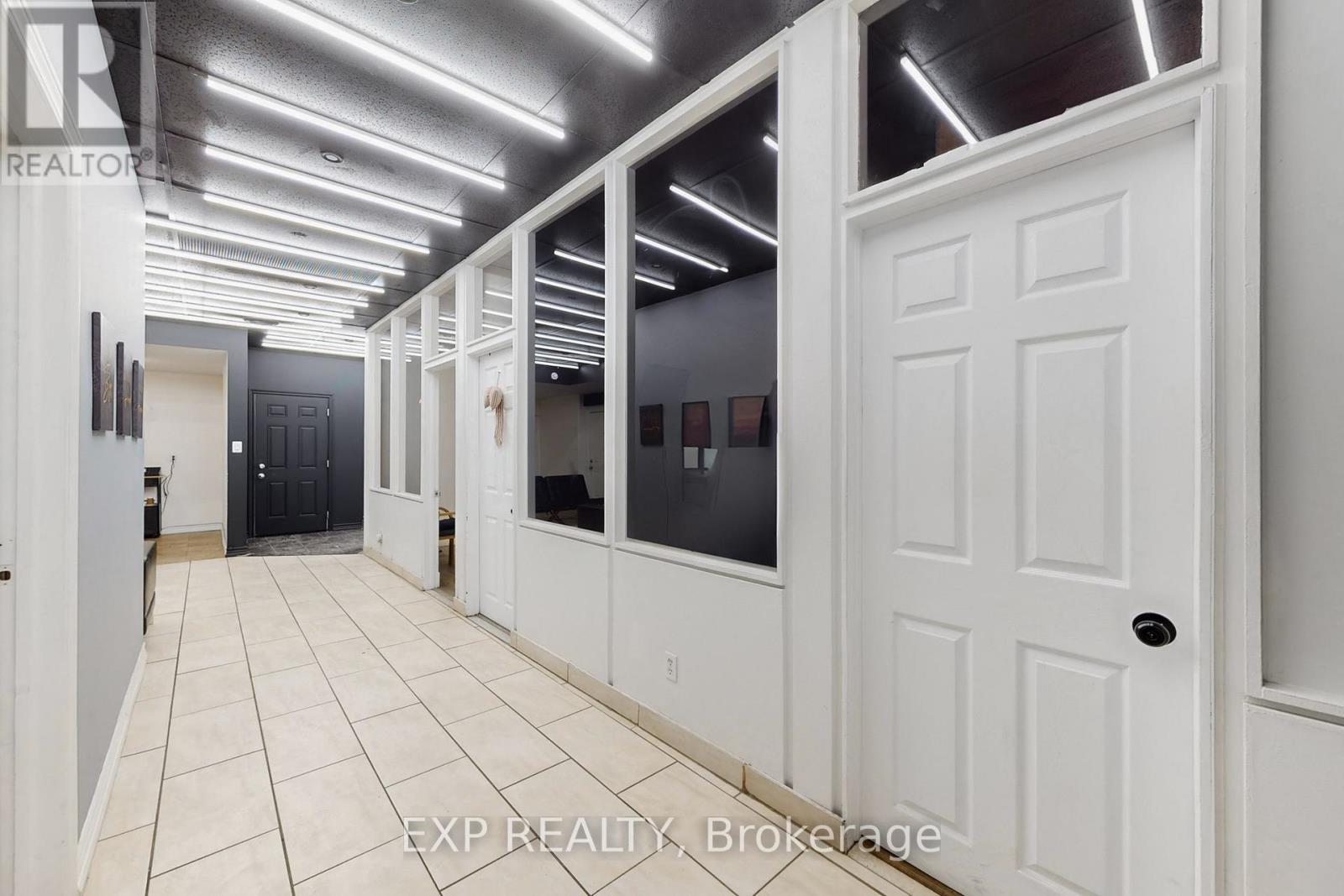 35 Stoffel Drive, Toronto, Ontario  M9W 1A8 - Photo 20 - W12641626