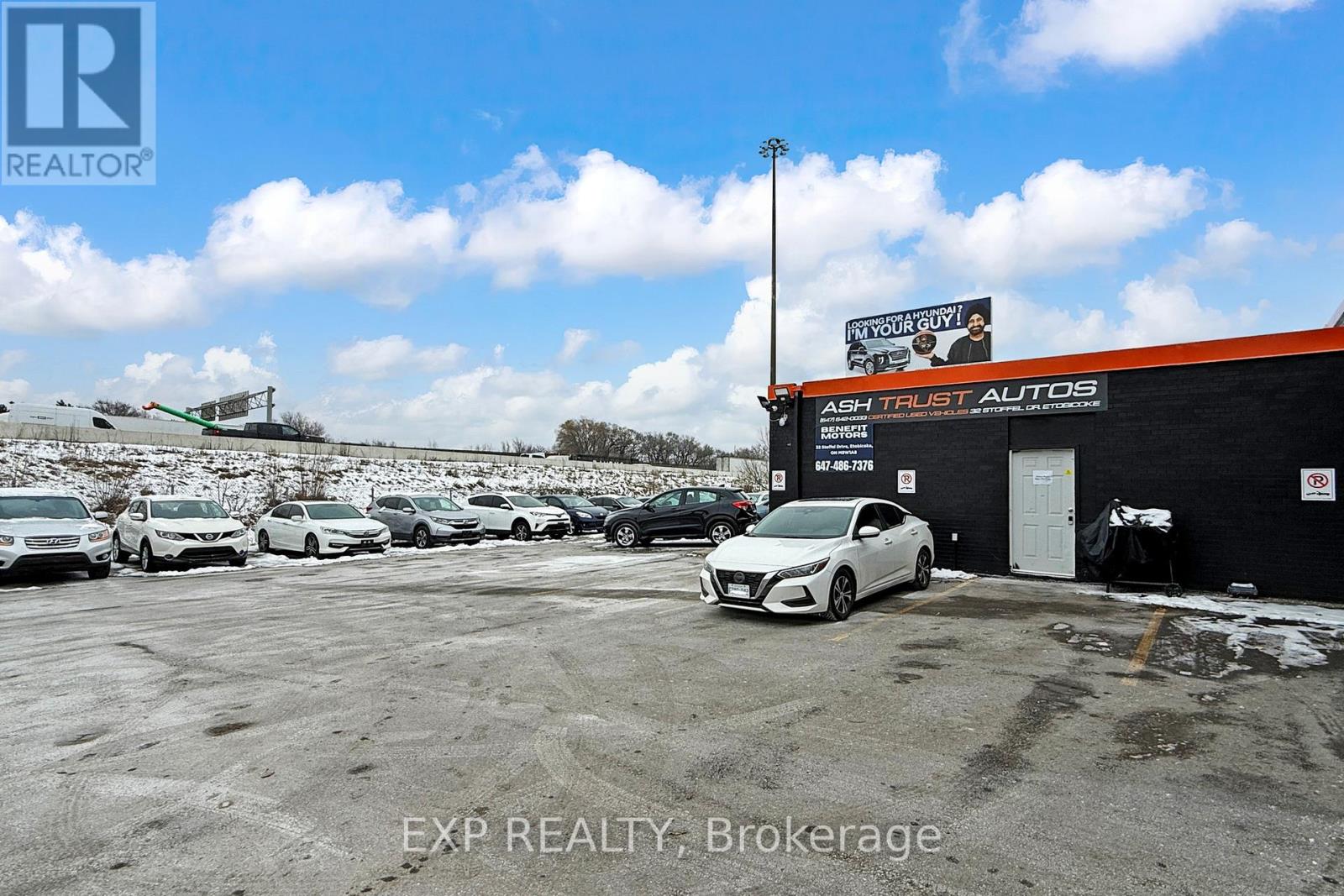 35 Stoffel Drive, Toronto, Ontario  M9W 1A8 - Photo 31 - W12641626