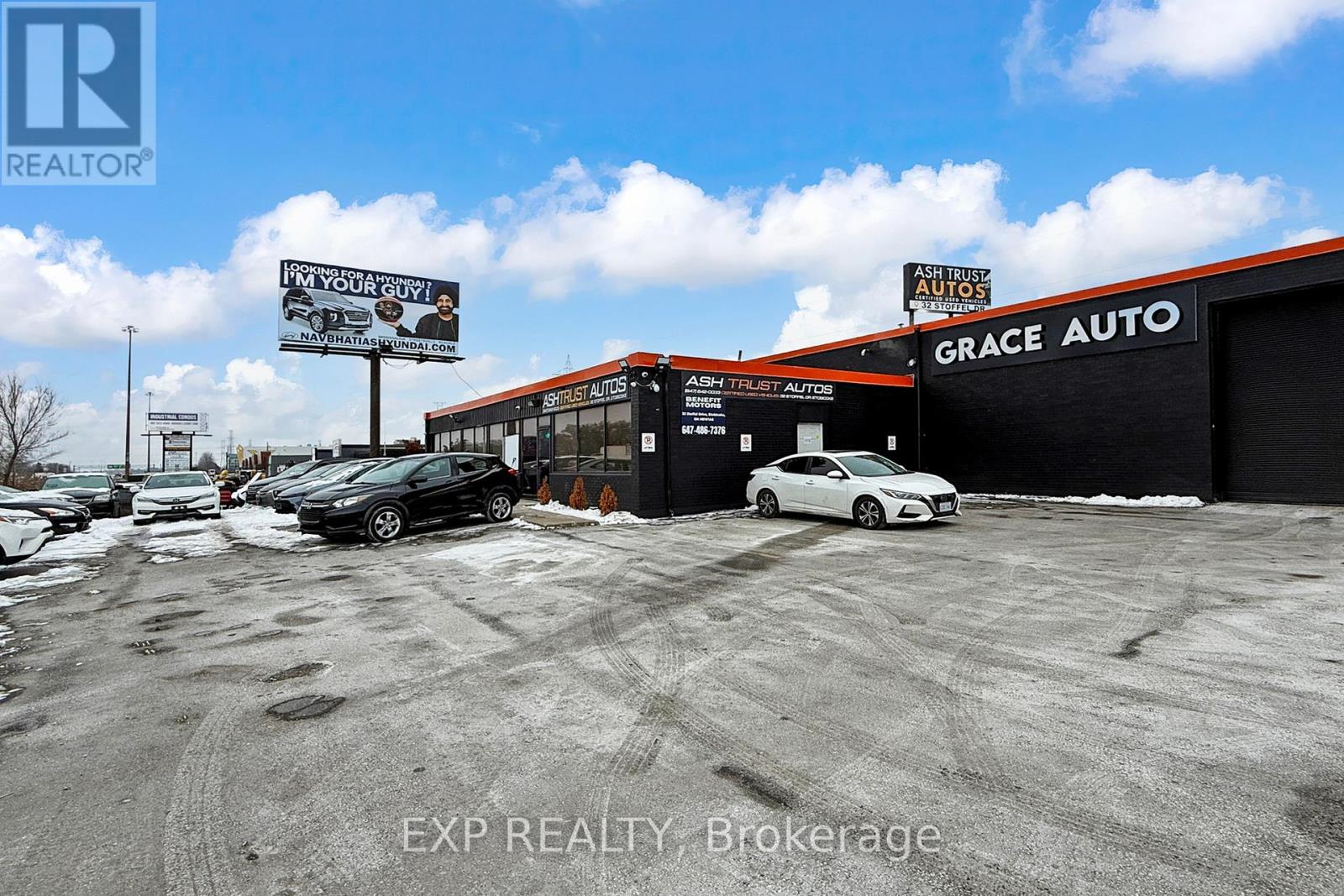 35 Stoffel Drive, Toronto, Ontario  M9W 1A8 - Photo 32 - W12641626