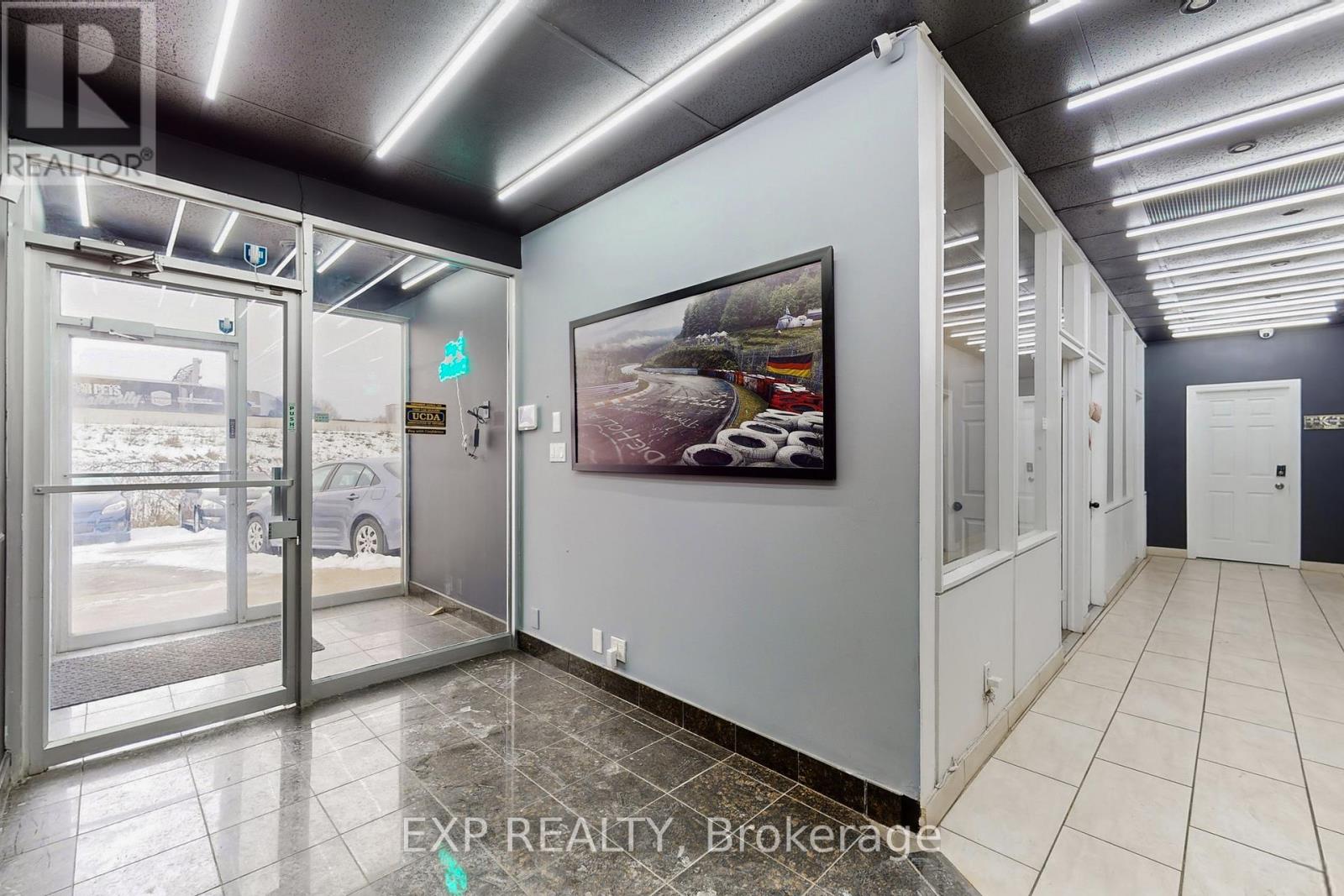 35 Stoffel Drive, Toronto, Ontario  M9W 1A8 - Photo 5 - W12641626