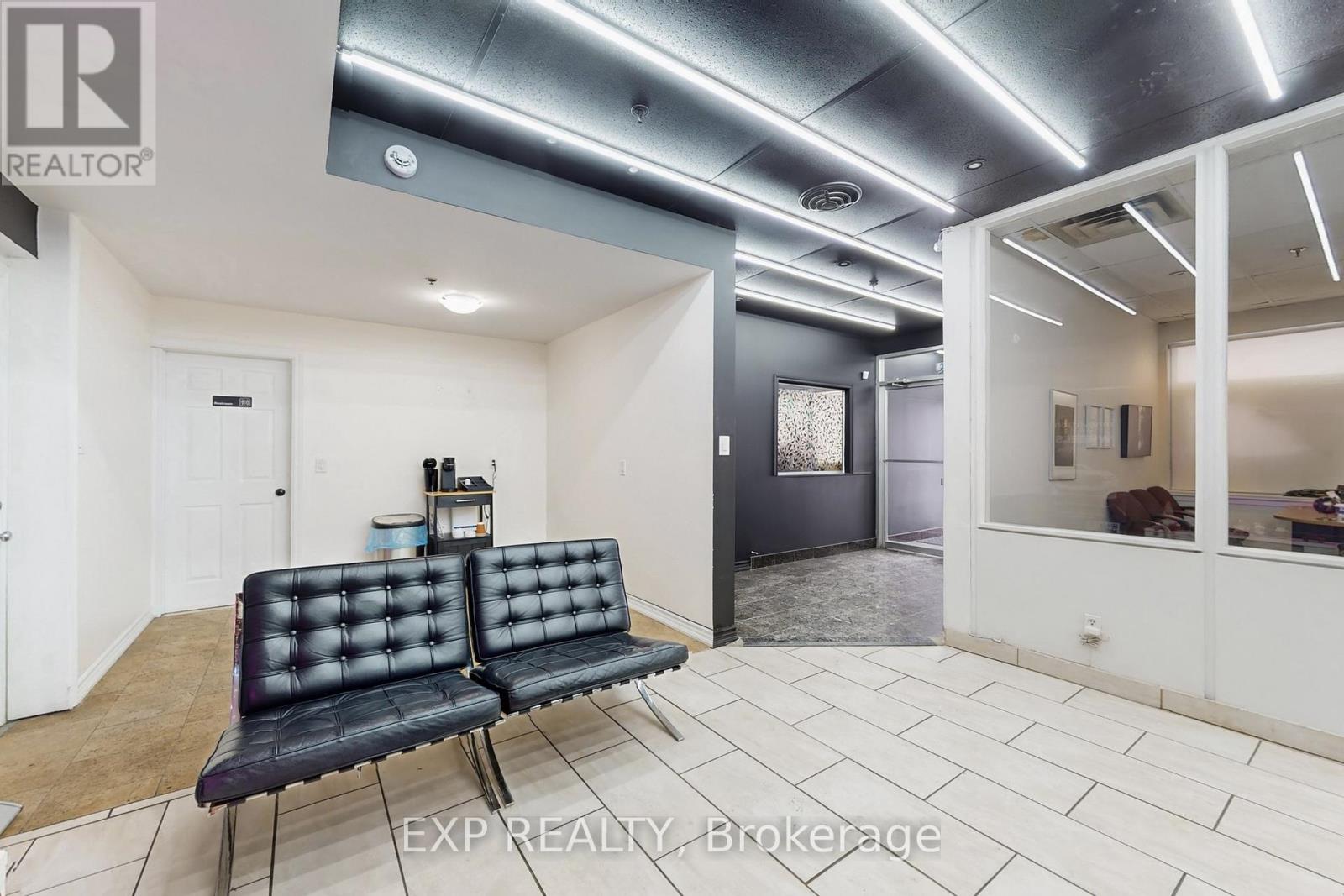 35 Stoffel Drive, Toronto, Ontario  M9W 1A8 - Photo 9 - W12641626