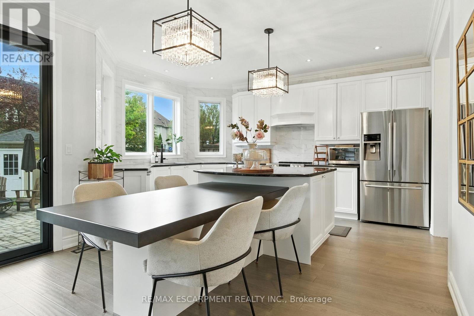 691 Merlot Court, Mississauga, Ontario  L5H 4M4 - Photo 10 - W12641638