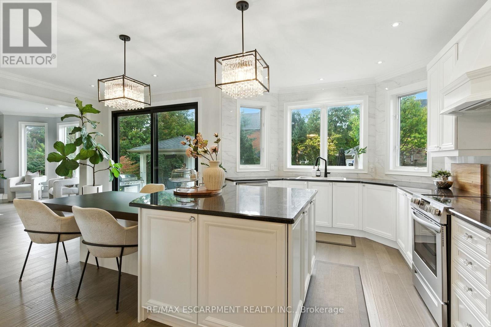 691 Merlot Court, Mississauga, Ontario  L5H 4M4 - Photo 11 - W12641638