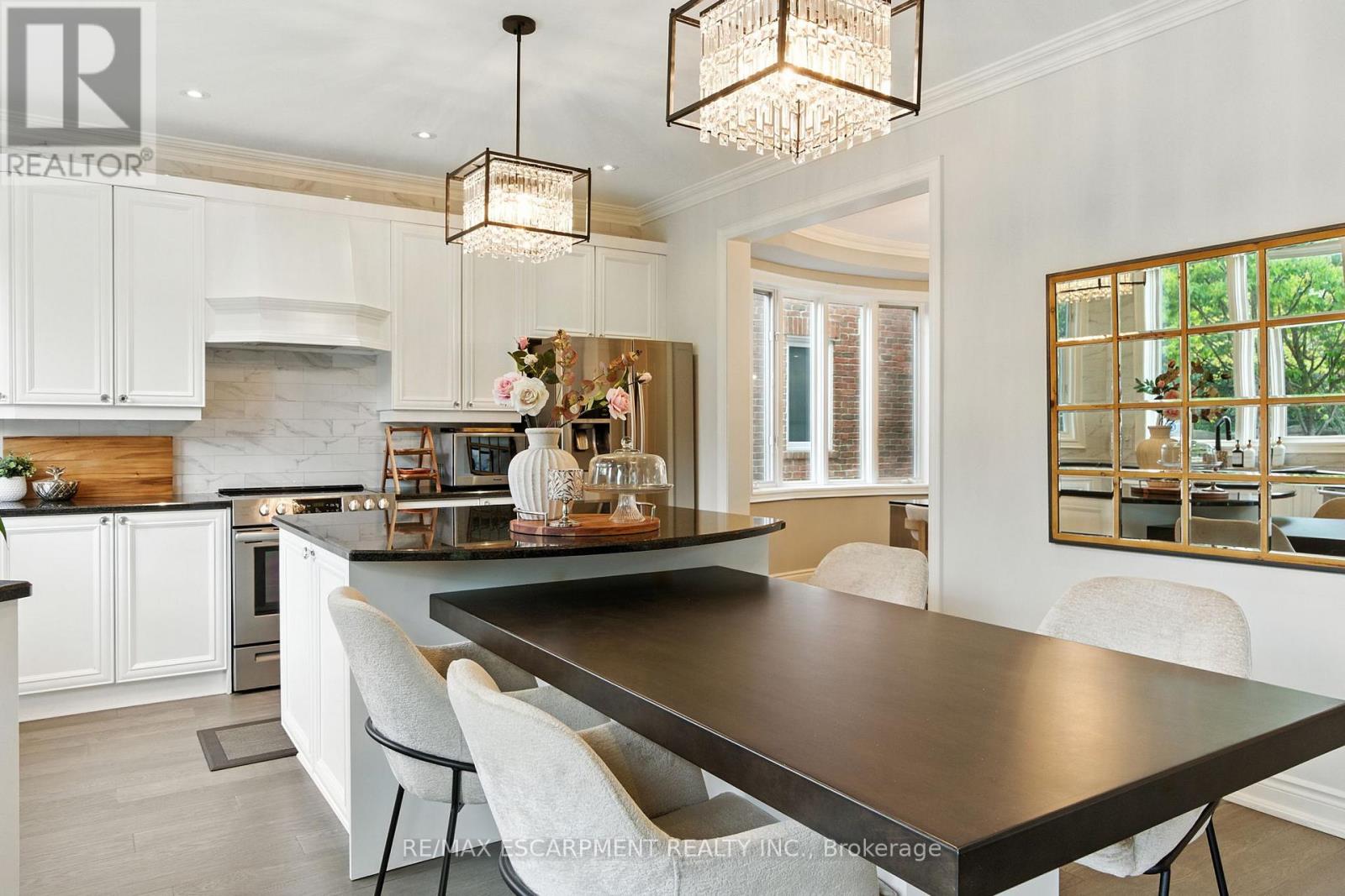 691 Merlot Court, Mississauga, Ontario  L5H 4M4 - Photo 12 - W12641638