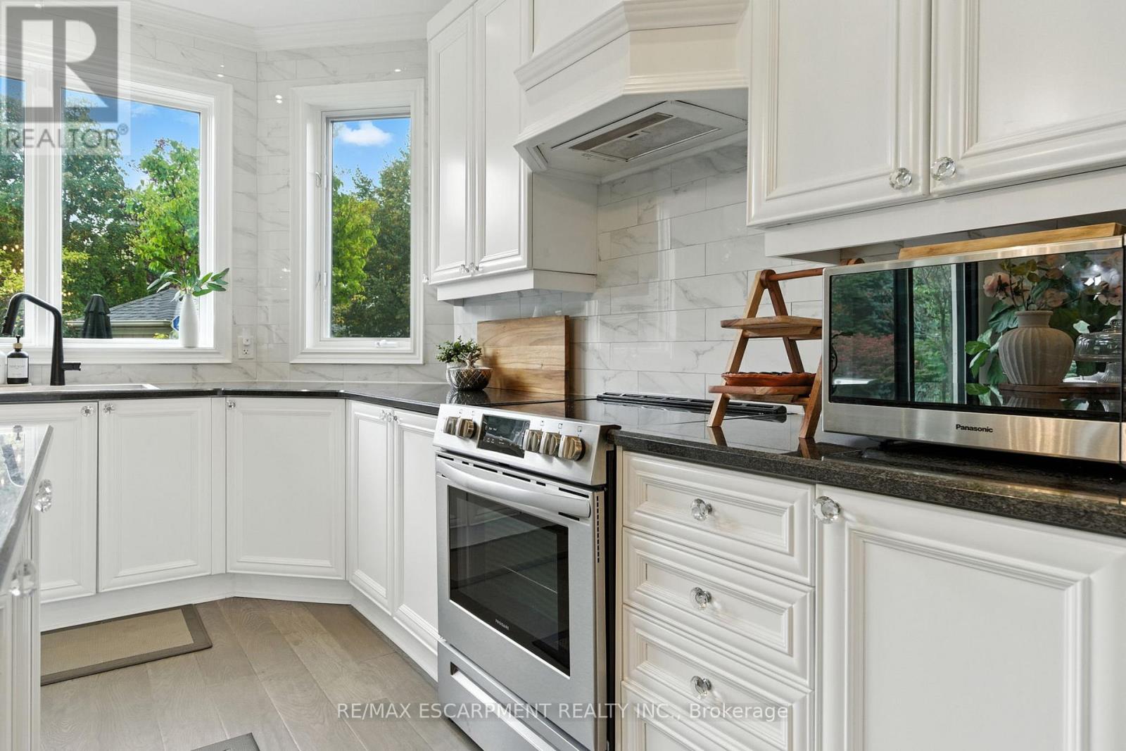 691 Merlot Court, Mississauga, Ontario  L5H 4M4 - Photo 13 - W12641638