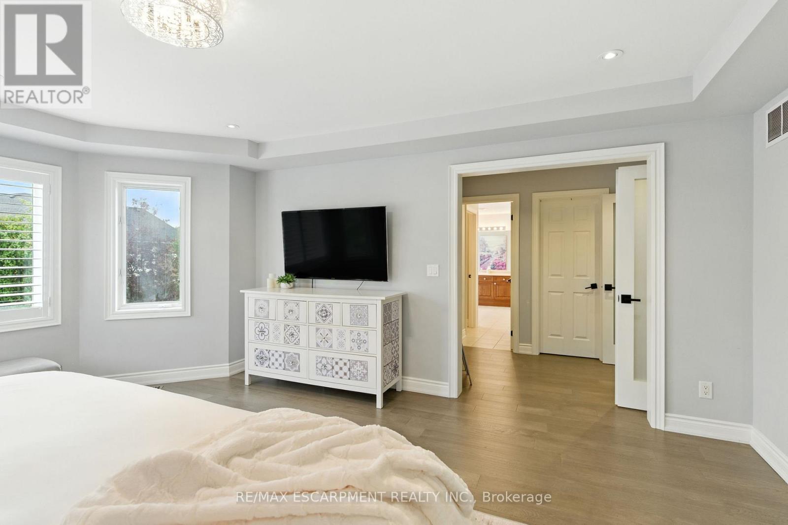 691 Merlot Court, Mississauga, Ontario  L5H 4M4 - Photo 27 - W12641638