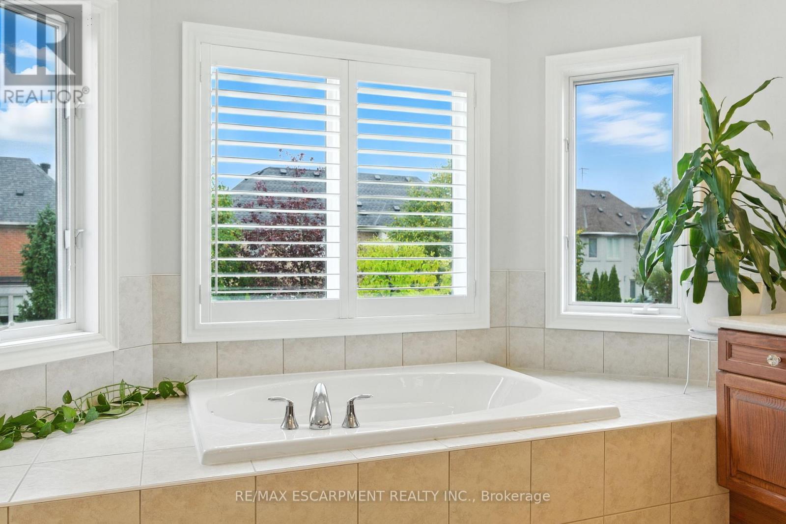 691 Merlot Court, Mississauga, Ontario  L5H 4M4 - Photo 29 - W12641638