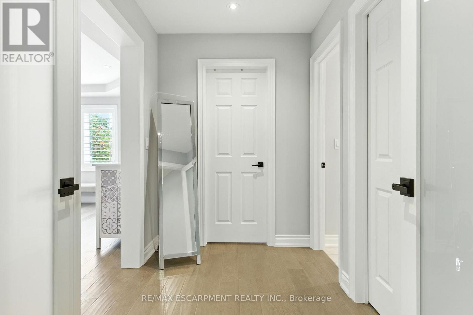 691 Merlot Court, Mississauga, Ontario  L5H 4M4 - Photo 41 - W12641638