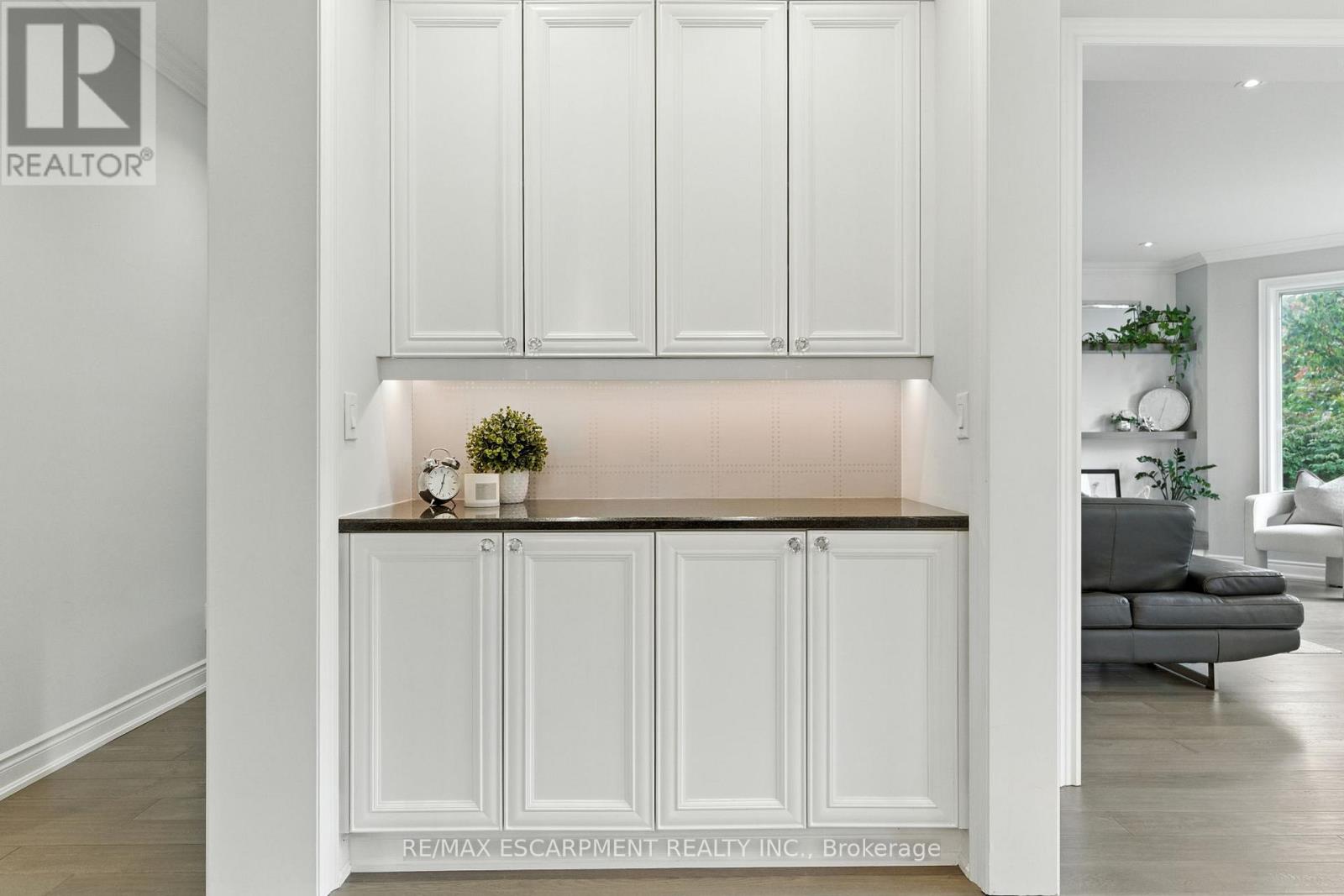 691 Merlot Court, Mississauga, Ontario  L5H 4M4 - Photo 9 - W12641638