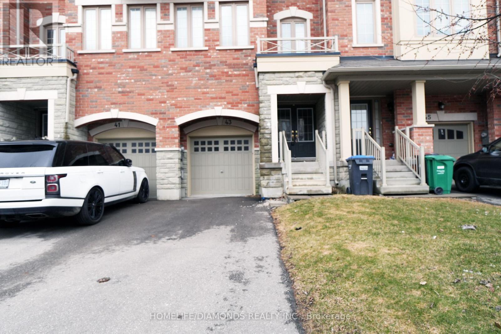 43 Sprucewood Road, Brampton, Ontario  L6Z 0B4 - Photo 4 - W12641650