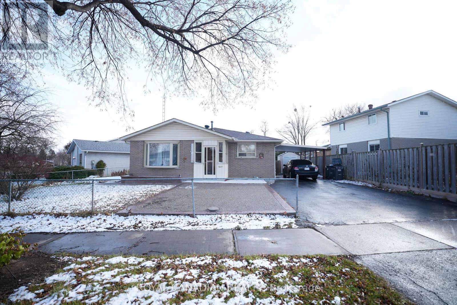 67 Sutherland Avenue, Brampton, Ontario  L6V 2H6 - Photo 3 - W12641686