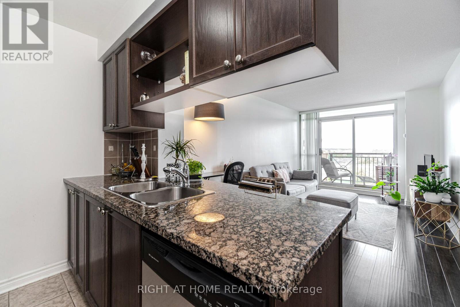 802 - 2325 Central Park Drive, Oakville, Ontario  L6H 0E5 - Photo 11 - W12641694