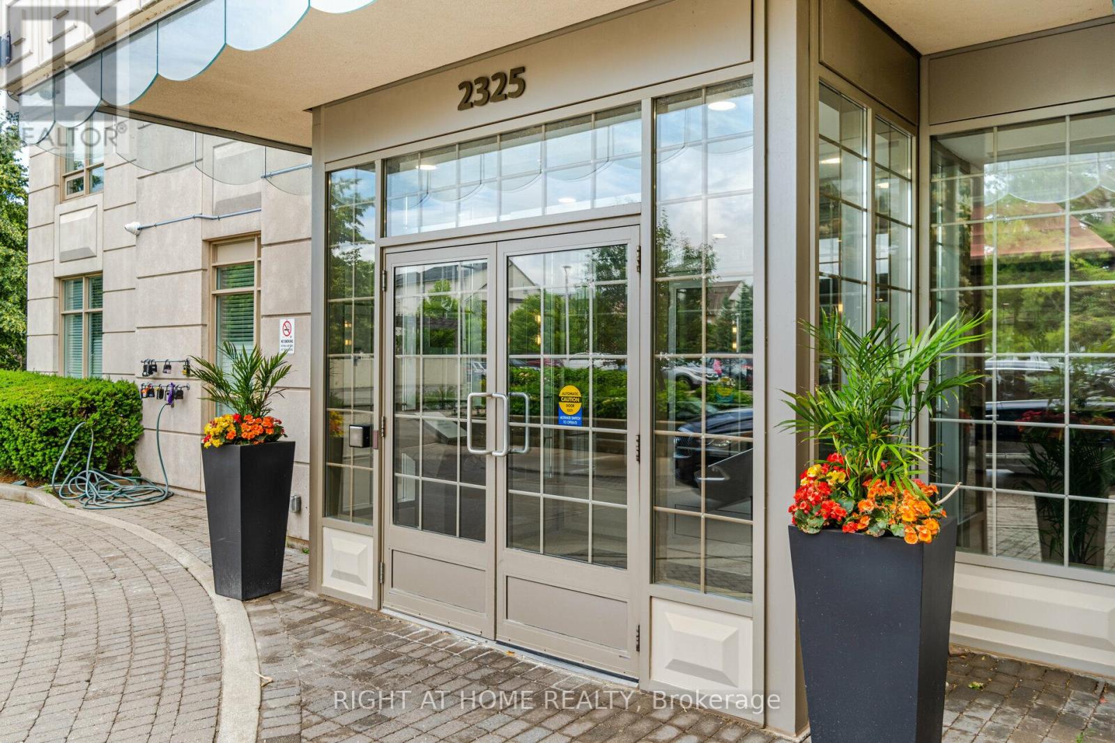 802 - 2325 Central Park Drive, Oakville, Ontario  L6H 0E5 - Photo 3 - W12641694