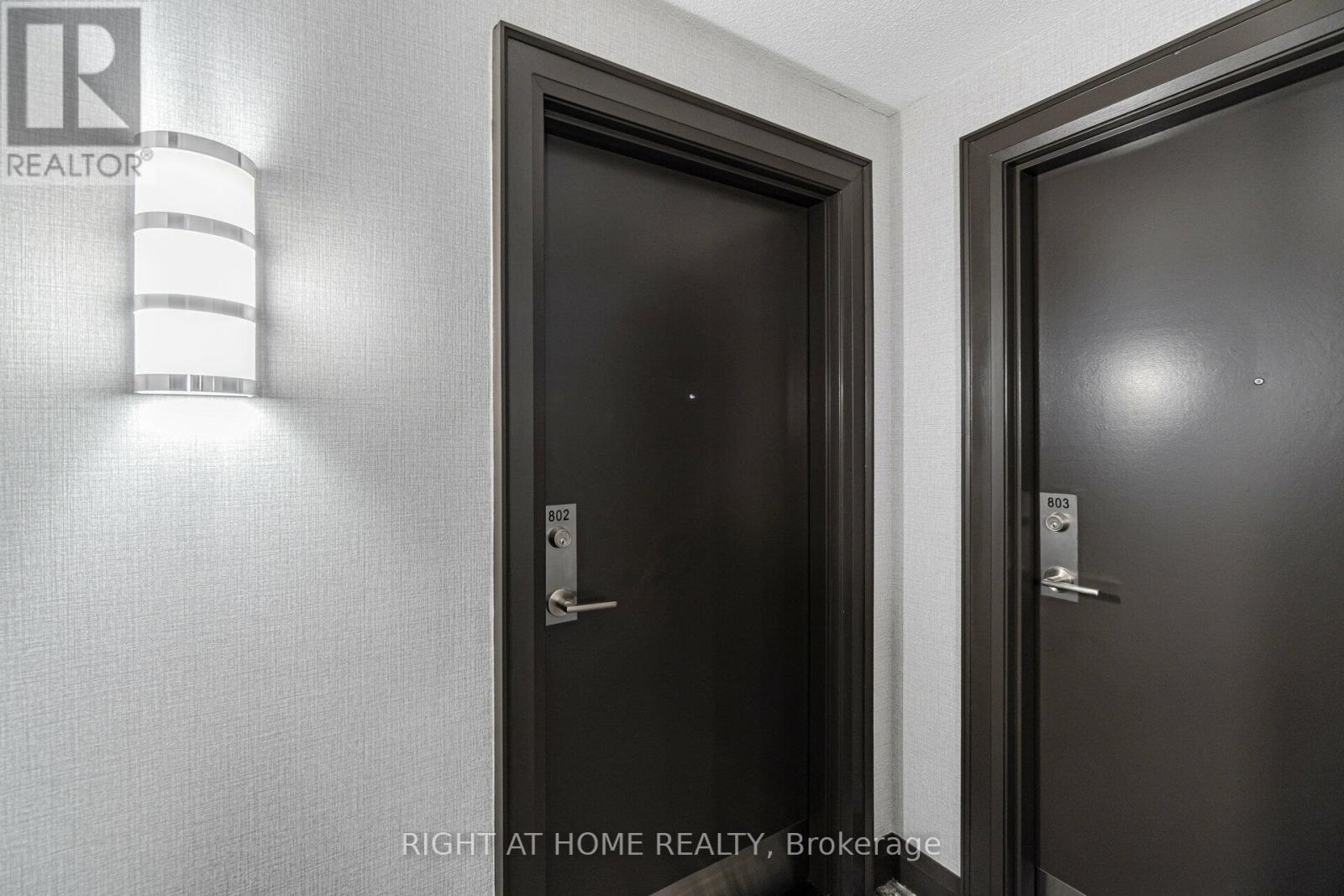 802 - 2325 Central Park Drive, Oakville, Ontario  L6H 0E5 - Photo 6 - W12641694