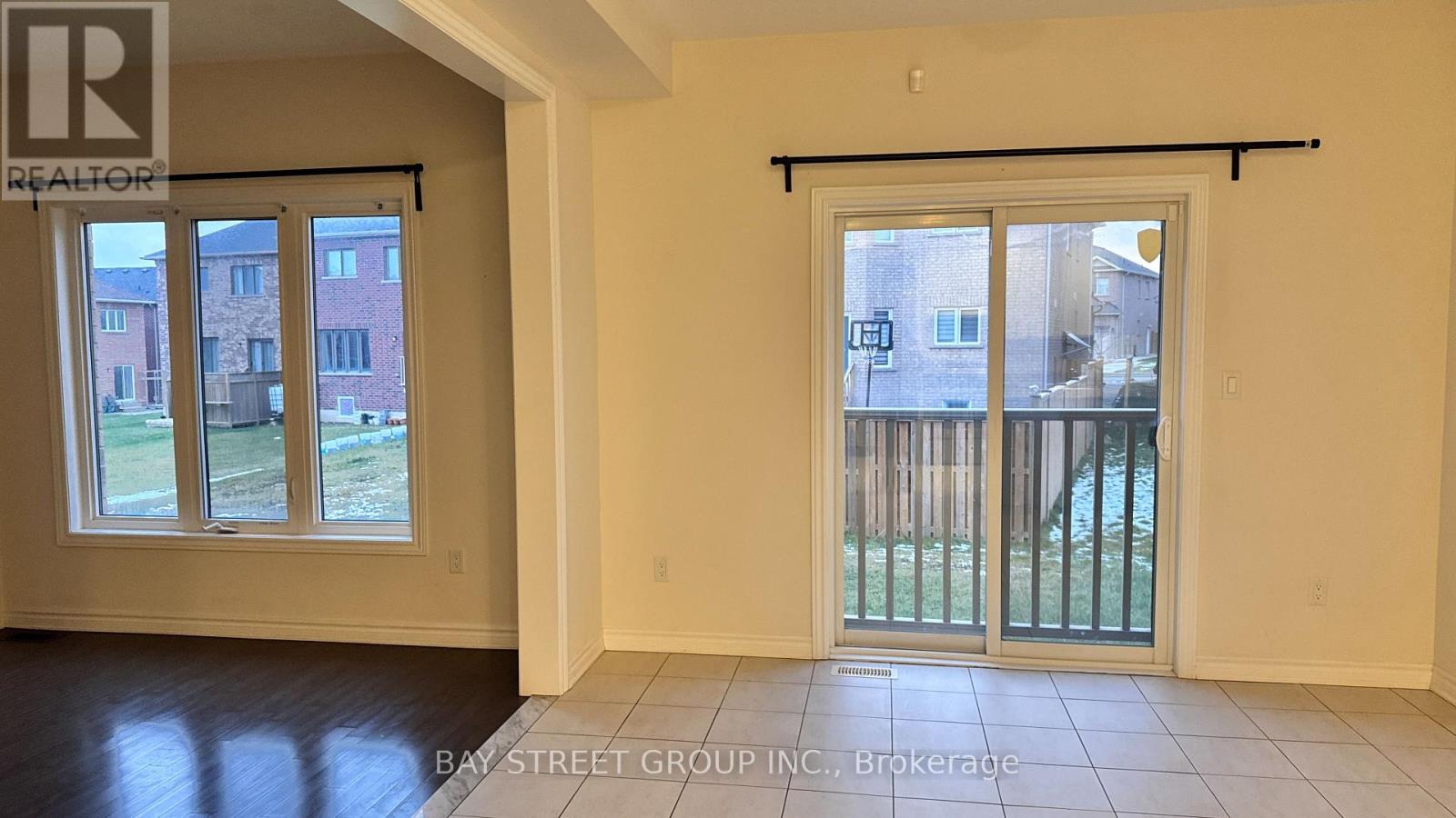 27 Palace Street, Thorold, Ontario  L2V 0J7 - Photo 9 - X12641612