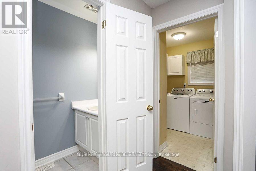 83 Cloughley Drive N, Barrie (Northwest), Ontario  L4N 9T8 - Photo 10 - S12641766