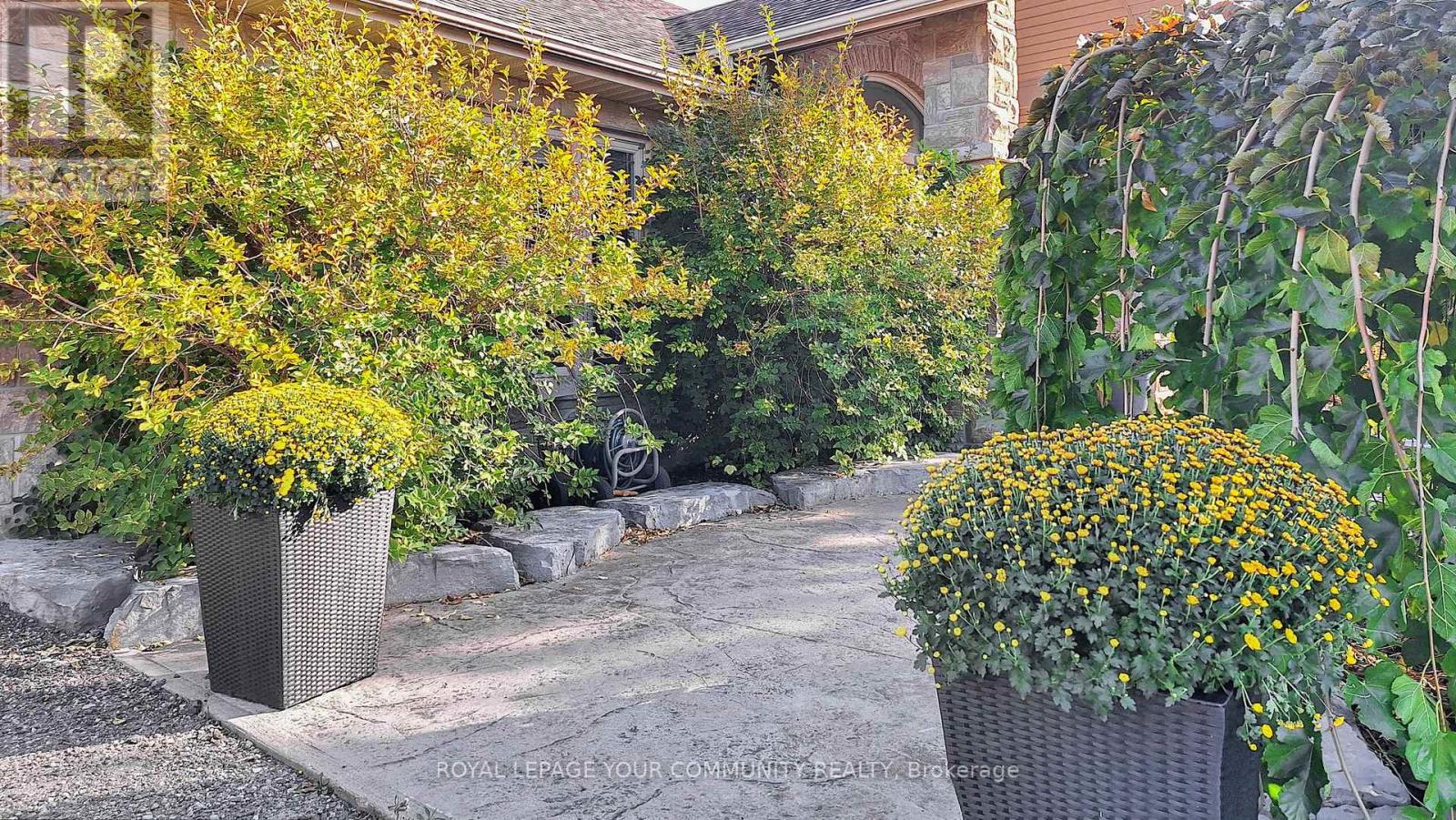 1065 20th Side Road, King (Schomberg), Ontario L0G 1T0 - Photo 3 - N12641508