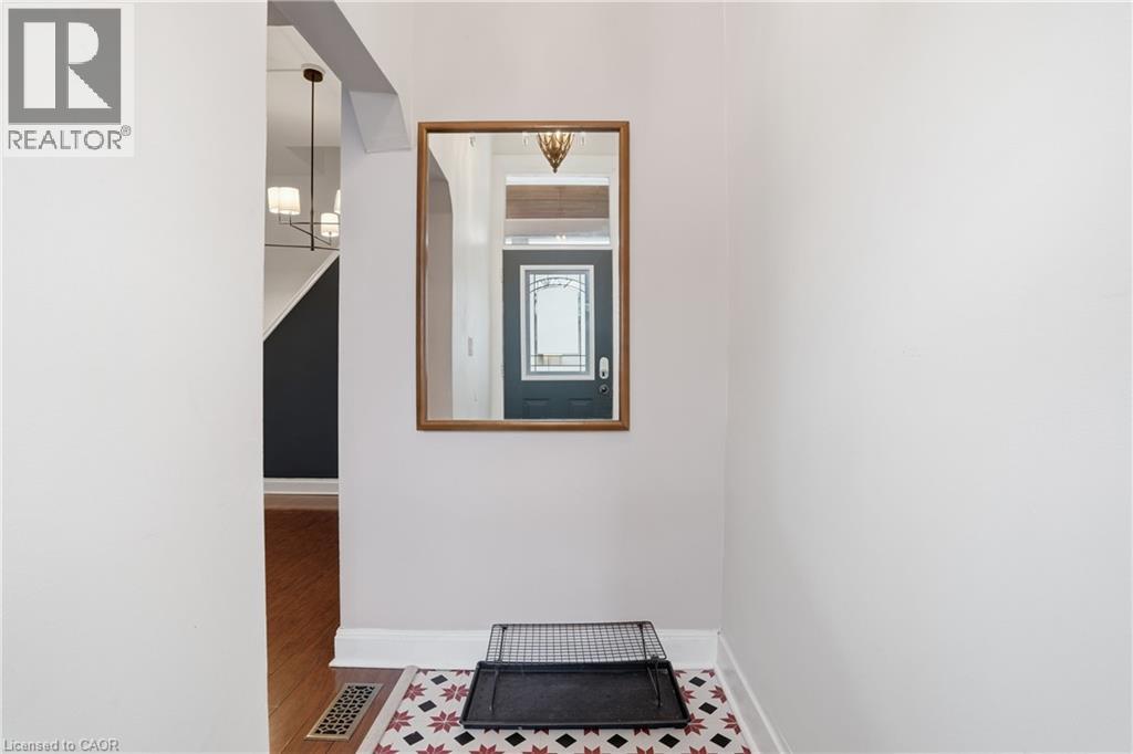 313 Mary Street, Hamilton, Ontario  L8L 4W3 - Photo 4 - 40794477