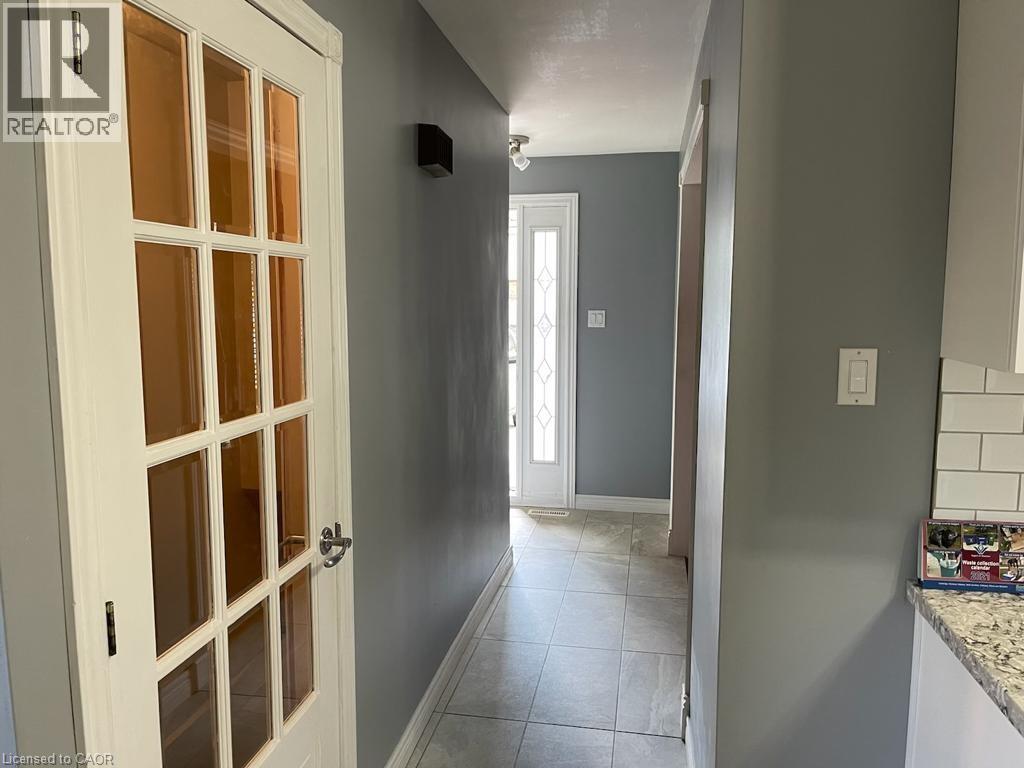 64 Sandsprings Crescent S, Kitchener, Ontario  N2E 2A6 - Photo 2 - 40794228