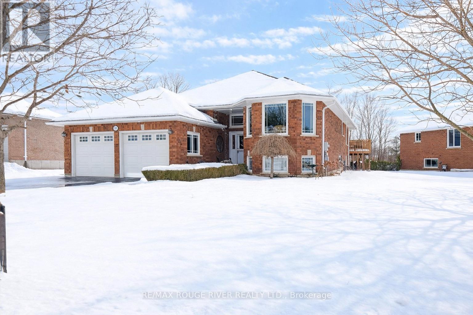315 Woodward Avenue, Selwyn, Ontario  K9L 1K2 - Photo 2 - X12522606