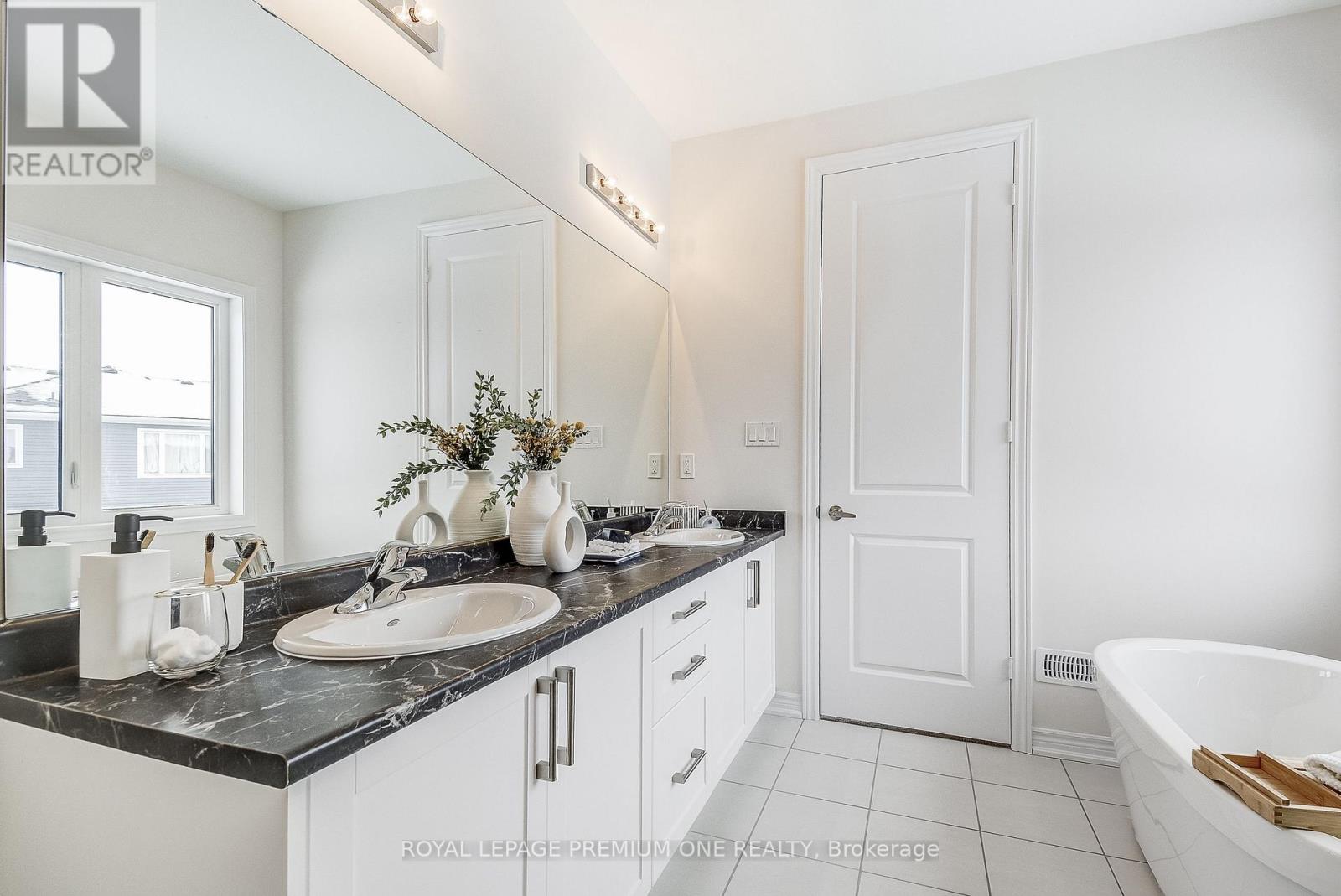 440 Kennedy Circle, Milton, Ontario  L9T 7E7 - Photo 45 - W12368294